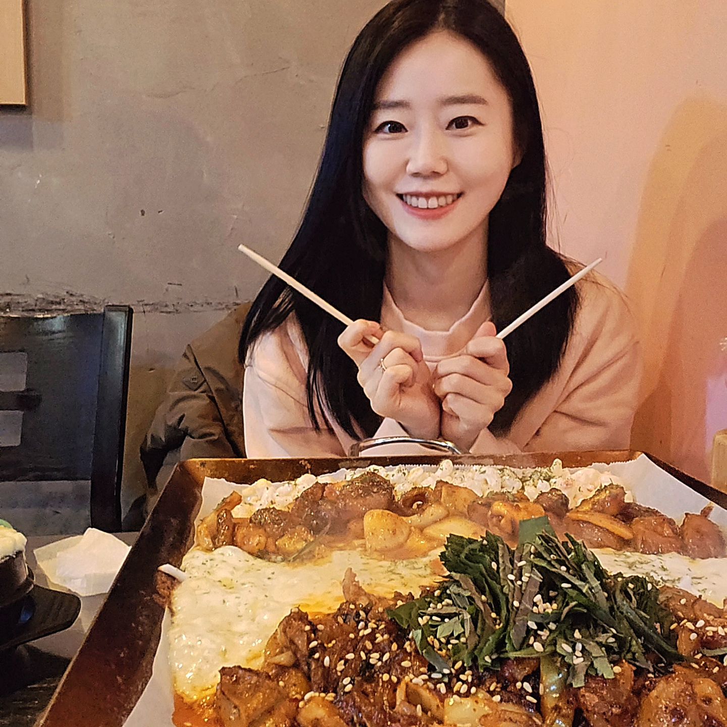 요기는 서비스에 은혜가 넘칩니다...🤤
곱창 자체도 이미 제 기준 1티어
신메뉴 마라곱창 먹었다가 기절하는줄요
특히 후식으로 주신 뻥튀기 아이스크림은
진짜 제 마음을 사로잡아버림^_ㅠ
여기 안가시면 다들 후회해요‼️
#곱창정비소 가셔서
곱창전골도 꼭 드세요💕 이거 진짜 맛도리✨️
gc_jbs7
아~~ 또 가서 먹어야쥐 🎶
진짜 저희동네 찐맛집 알려드렸음당ㅋㅋ
여기는 꼭 저장이나 공유해두셨다가 가기!

-

#맛집추천 #동네맛집 #곱창맛집 #서울맛집 #장안동곱창정비소 #장안동곱창 #답십리곱창 
#장안동맛집 #답십리맛집 #동대문구맛집