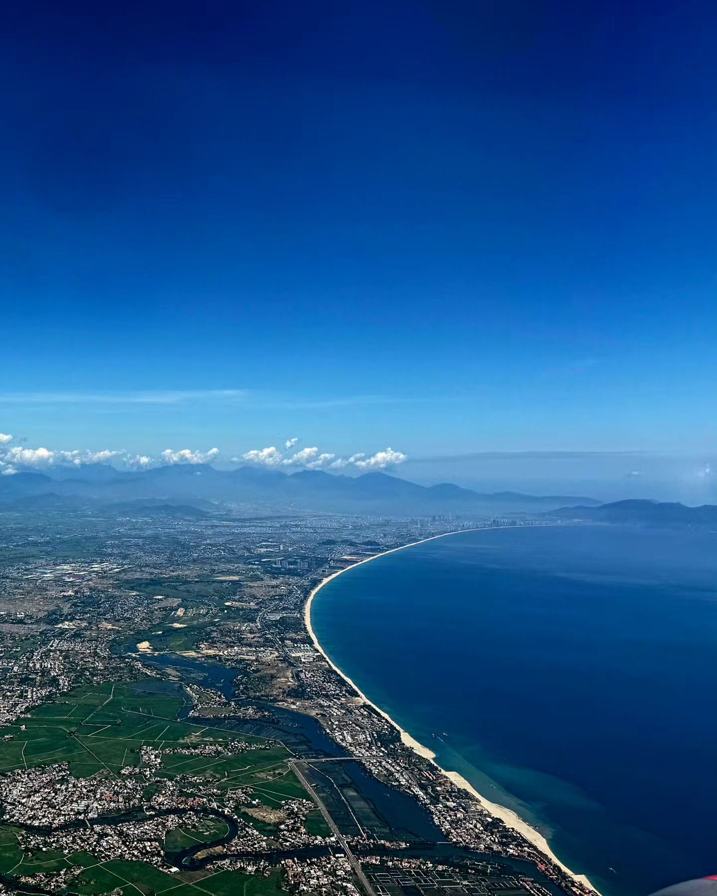 우리 둘이 간 첫번째 해외여행✈️
기록해야디
.
첫날은 이리저리 돌아다니고 적응하느라 사진이 별루 없네
#여름휴가 #해외여행 #다낭 #호이안
