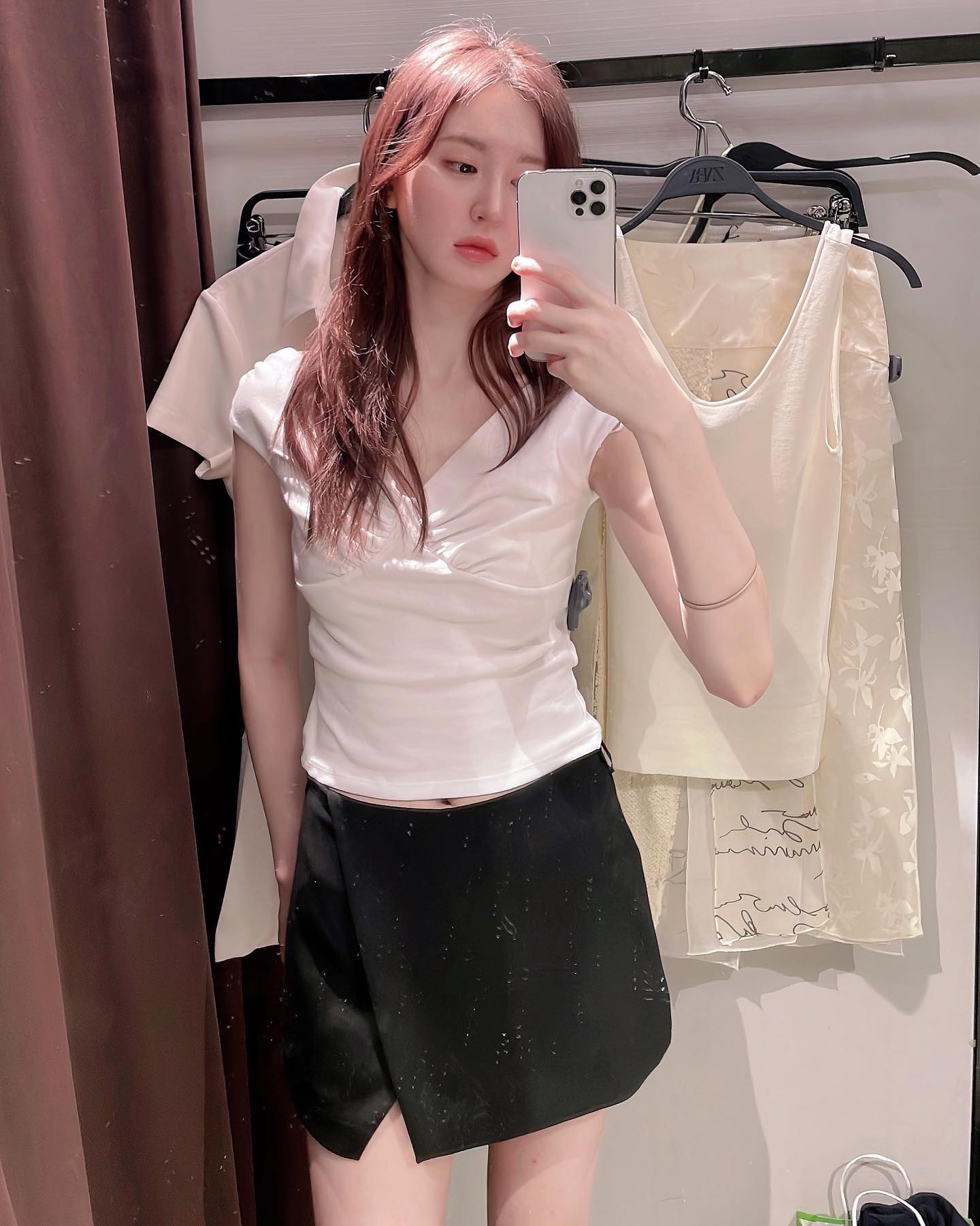 오랜만에 강남 zara🛍️
머리 다시 블랙으로 염색하까..?