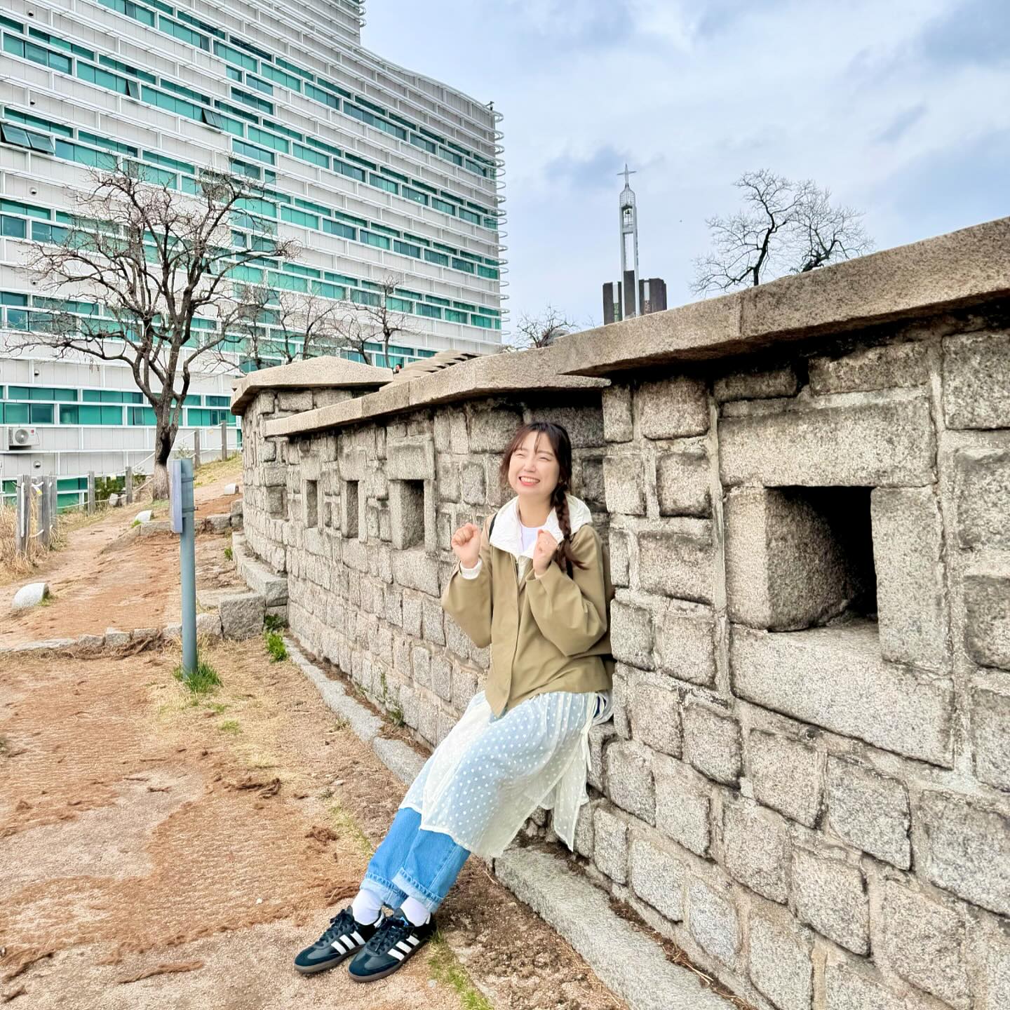 DDP🤍

오늘은 동대문 나들이✨
광장시장도 구경하고👀 흥인지문공원도 걷고 🚶🏻‍♀️

행보칸 휴무💕

2024. 03. 28

#일상 #동대문 #동대문디자인플라자 #ddp #휴무 #휴무스타그램 #셀스타그램 #흥인지문공원 #흥인지문 #동대문나들이 #일상그램 #사진일기 #오늘의일기장
