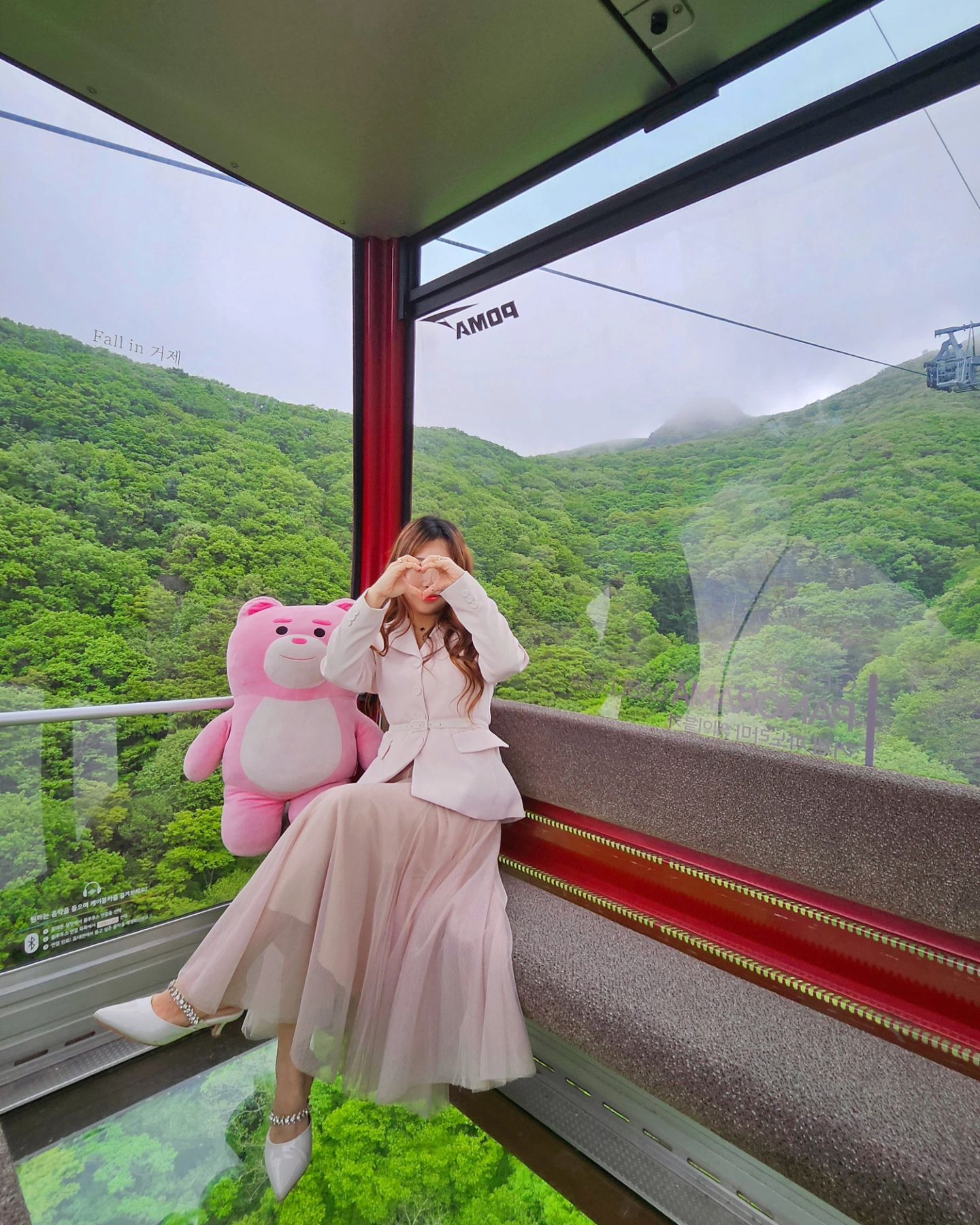 흐린날에도 운치있고 넘 좋았던 거제 파노라마 케이블카🚠
사진으로도 남기기🫶
벨리곰도 넘 귀엽고 이번여행도 힐링만 가득 대성공🩵💚

🚡 위치 : 경남 거제시 동부면 거제중앙로 288 
⏰️ 영업시간 : 09:00 ~ 20:00
🚠 이용요금
일반 왕복대인 18,000원
일반 왕복소인 15,000원
크리스탈 왕복대인 23,000원
크리스탈 왕복소인 18,000원

#거제케이블카 #거제파노라마케이블카 #거제가볼만한곳 #거제여행 #거제데이트 #벨리곰 #거제핫플 #거제여행추천 #케이블카
