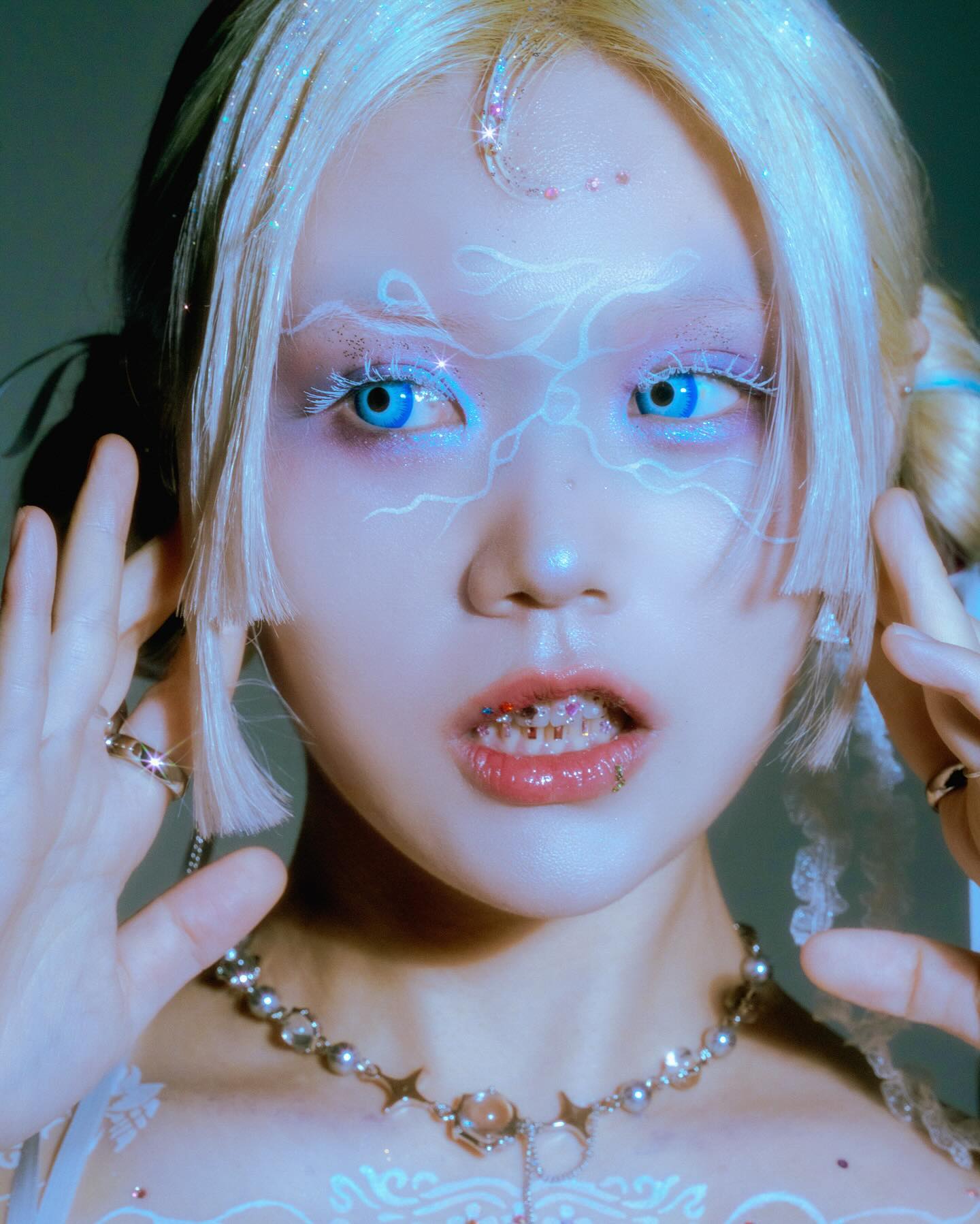 Tooth fairy 🪽🧚🏻🪽🦷🪽🤍🪽
model song.daye 
photography  ohseae 
make&hair kimchoi___ 
stylist pilotplant 
stylist assistant my.nero.box 
toothgem toothgem_jayd