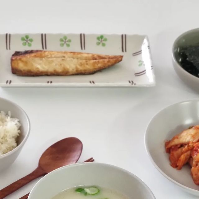 마시ෆ 뷰티·다이어트·여행 [취미부자] on Instagram: "#광고
요즘 일교차가 심해서인지 감기 걸리신 분들 많은 듯🤧
이럴 땐 든든하게 몸에 좋은 설렁탕𖤐으로 몸보신하기!!
.
42년 전통 설렁탕 ✔국풍설렁탕
뽀얀 국물이 정말 제대로 우러난 사골육수
끓여보면 알 수 있는 국풍밥상의 정성
잡내없고 깔끔하고 양도 많아 완전 반했어🤩
조미료나 첨가물을 사용하지 않아 확실히 담백하고 속도 편안하네👍🏻
.
설렁탕 고기 한 팩 같이 넣고 끓이면 정말 고기가 많다 싶을 정도로 푸짐해
같이 온 소금으로 간하고 대파랑 후추만 조금 넣어주면
매장에서 먹는 맛 못지 않은!! 설렁탕밀키트🩷
.
설렁탕 먹고 건강하게 
환절기 아프지 말고 잘 넘겨보잣😚🙌🏻
.
.
@kp_babs #설렁탕맛집 #국풍설렁탕 #국풍밥상 #도가니탕 #설렁탕택배 #부모님선물 #몸보신음식 #국풍밥상 #사골 #곰탕 #설렁탕밀키트 #국밥 #스지탕 #사골육수"