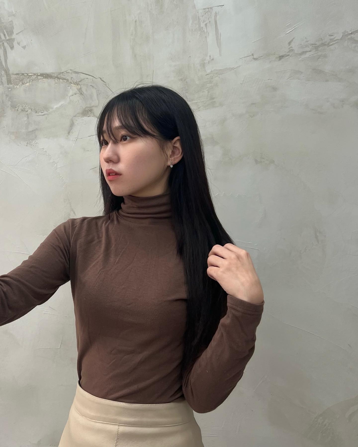 뮤리엘 포토존 찾다가 웅니가 먼저 건져버린 ••🩶 겨울에는 왠지 모르게 긴머리가 더 땡기는 거 나만 그런가 ㅋㅁㅋ 구래서 겨울이 오기 전에 호다닥 리터치하고 왔지 Vv 

자 그럼 봄 준비하러 또 갈게 ?? 웅니 또 봐 🌷✨