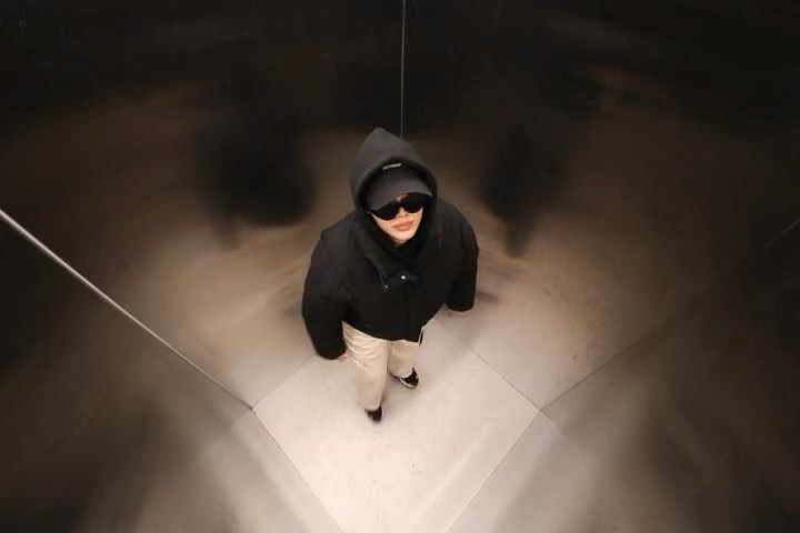 힙한척📸
진짜 완전 겨울이라..겁나 추운데 
타이밍 좋게 패딩하나 받았더니 아주 만족🤭
잘입겠습니당ㅎㅎㅎ

#어프레쉬 #어프렌드 #이벤트당첨 #운동복추천 #스포츠웨어
