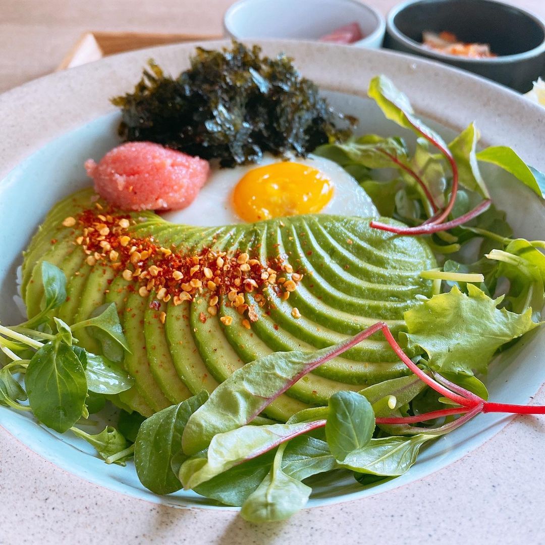 핑크레몬 - 경주블로거 / 경주시기자단 5~9기 on Instagram: “#진현동맛집 #난식당1974 #불국사 #토함선 등산후 #기력보충 한 곳 #불국사맛집 #경주난식당1974 몸에 좋은 #아보카도 가 한가득 들어