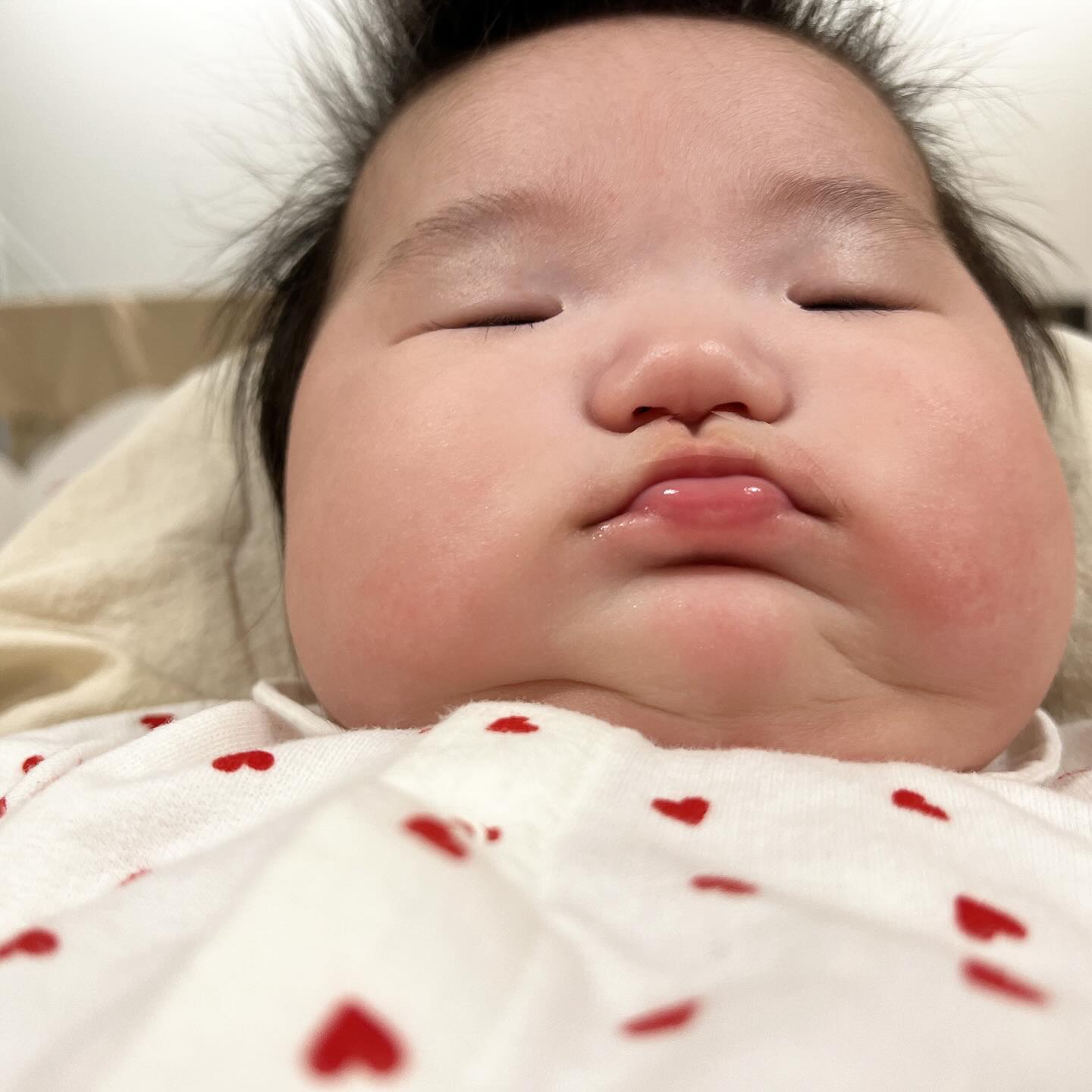 #엄마가안티 

 콩이4개월. 엄마는 이런사진이 그르케 귀엽드라 콩아.

#아기스타그램 #흑토끼띠 #육아 #4개월아기 #4개월기록 #베이비스타그램 #포동포동 #안티사진
