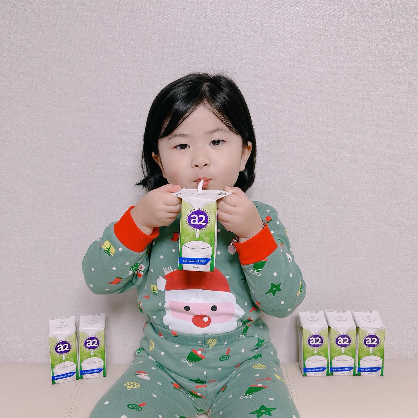 #협찬 🥛

호주에서 1초에 1개씩 팔리는
글로벌 프리미엄 우유 뉴오리진a2 ♡ 
김태희님이 모델이라 모를 수 없죵?😉

하늘이가 속불편함없이
잘먹고 너무 좋아하는 우유 🫶🏻

뉴오리진 a2우유는 
100% A2단백질만을 함유하고 있기 때문에
염증, 소화불량, 유당불내증 증상에 자유롭고,
배앓이 예방에 특허 받아 
우유를 먹은 후 느끼는 불편감 
(더부룩함, 복통, 설사 등) 걱정 없는 
소화 잘되는 우유랍니다!

❤️청정 호주 대자연에서 초지방목으로 
자유롭게 자란 행복한 젖소에서 얻은 
초지방목 우유❤️
왜 초지방목 우유를 먹어야 하는지 아세요?
 🌱옥수수사료를 먹고 자란 소의 우유에는 오메가3에 비해 오메가6가 과다하게 함유되어 있는데,
오메가3와 오메가6의 불균형이 발생할 경우 염증을 유발시키고 세포의 대사작용이 원활하게 이루어지지 못하게 됩니다.
  🌱반면 초지방목 사육을 통해 풀을 먹고 자란 소의 우유의 경우 오메가3와 오메가6의 비율이 1:4로, WHO가 권장하는  오메가3와 오메가6의 섭취비율과 일치합니다.
  🌱따라서, 염증을 방지하고 건강한 우유를 먹기 위해서는 초지방목 우유를 선택하는 것을 추천드립니다!

최대 47%의 할인 프로모션이 진행중이예요!
넉넉히 쟁겨두러가야겠어요 😃🫶🏻
▶️https://bit.ly/48A2Keh

neworigin_a2

#협찬 #뉴오리진a2 #a2우유 #a2밀크 #초지방목우유 #목초우유 #첫우유 #아기첫우유 #돌아기우유 #돌아기생우유 #아기우유 #a2단백질