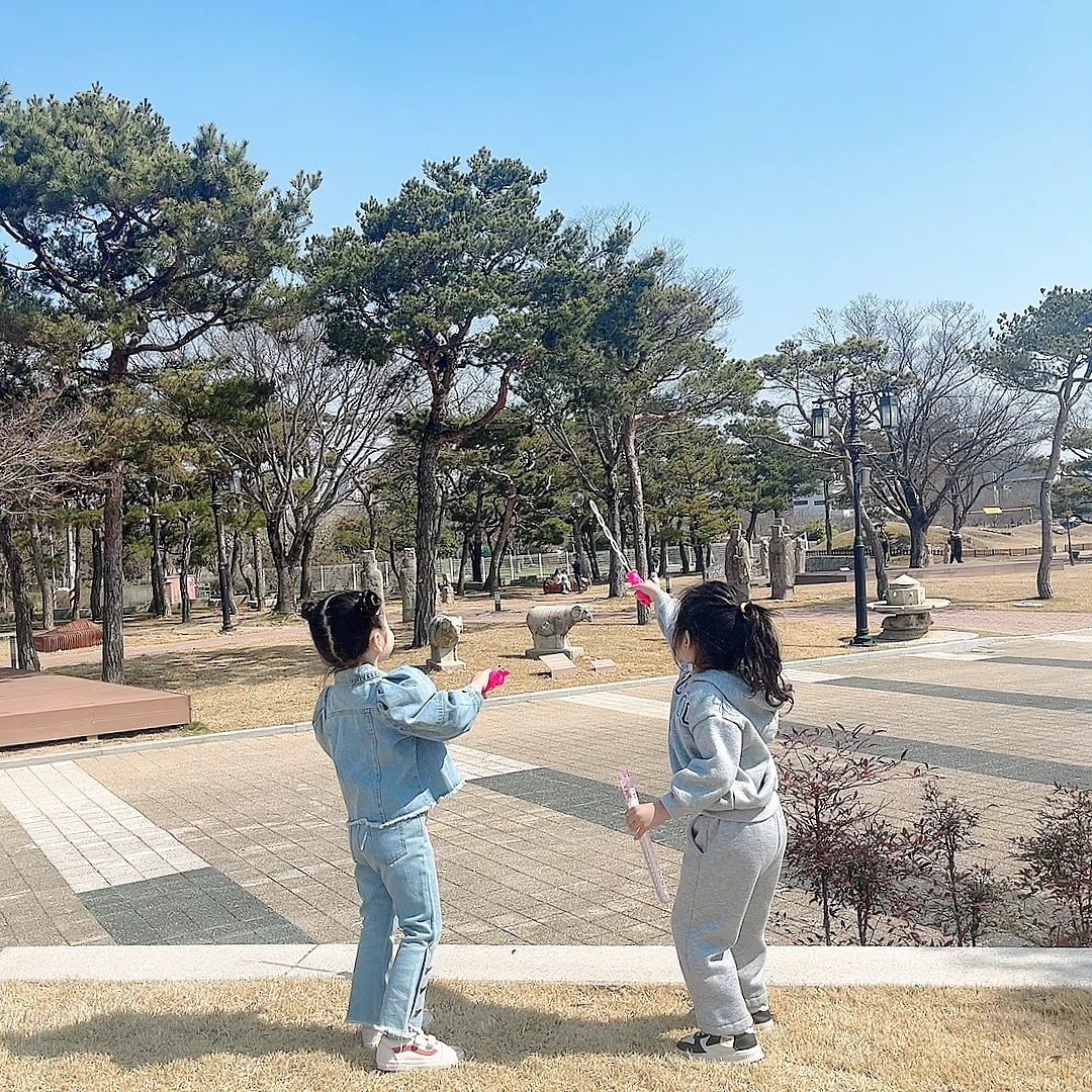 #뚠주일상 

예쁘고 예쁘고 예뻤던 너희의 시간🤍

엄마들은 쵸큼 힘들지만🫠
너네만 행복하면 된거지☺️