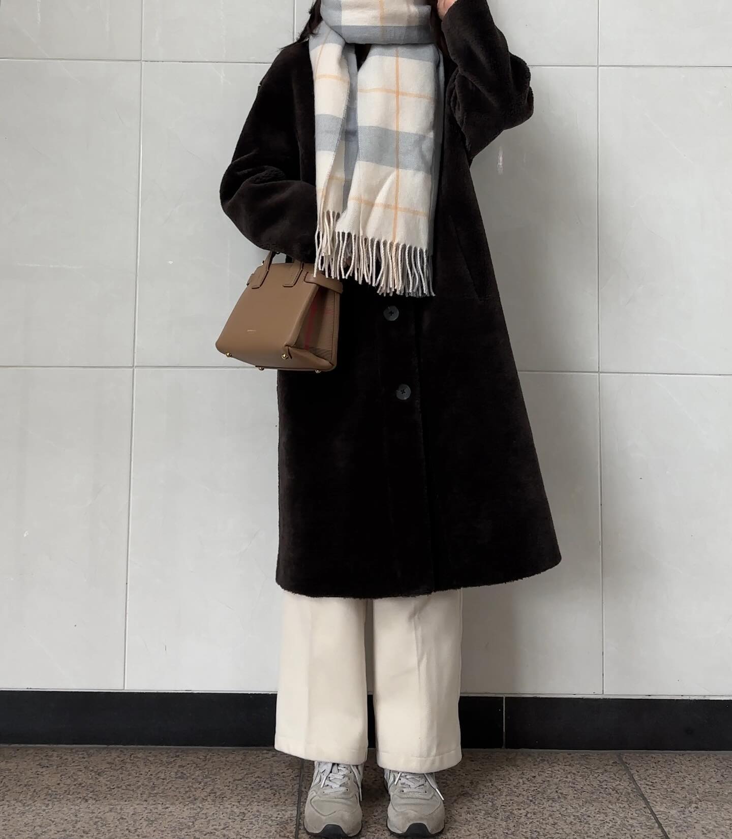 #출근룩 #직딩룩 #dailylook #ootd
☀️ -11° / -4° 

출근 전 아침 드시는 분? 🙋‍♀️
거하겐 못하지만 간단하게라도 먹으려고하고있어요!
혹시 간단하게 먹기좋은 제품 추천해주세용!💕

Outer. listkorea 
Top. poloralphlauren 
Bottom. withyoon.official 
Shoes. newbalance 
Bag. burberry