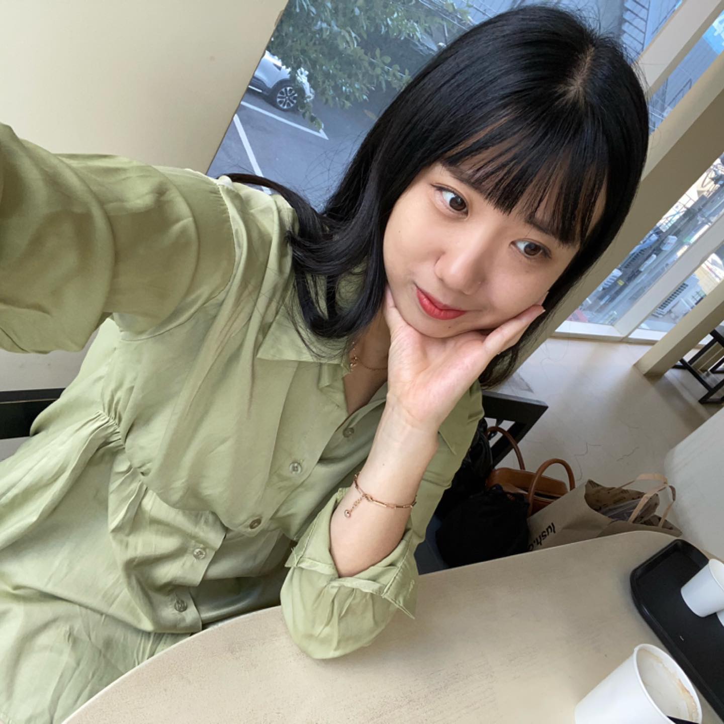 말 진짜 더럽게 안듣게 생겼네 ^^💚
그나저나 어쩌면 나 키위상일지도 ,,, 상콤뽀쟉 ㅋ 🥝
.
.
.
.
.
#20231016 #일상 #daily #ootd #selfie #selca #instadaily #daegu #대구 #범어동 #브런치카페 #로스트로비 #브런치냠냠😋
