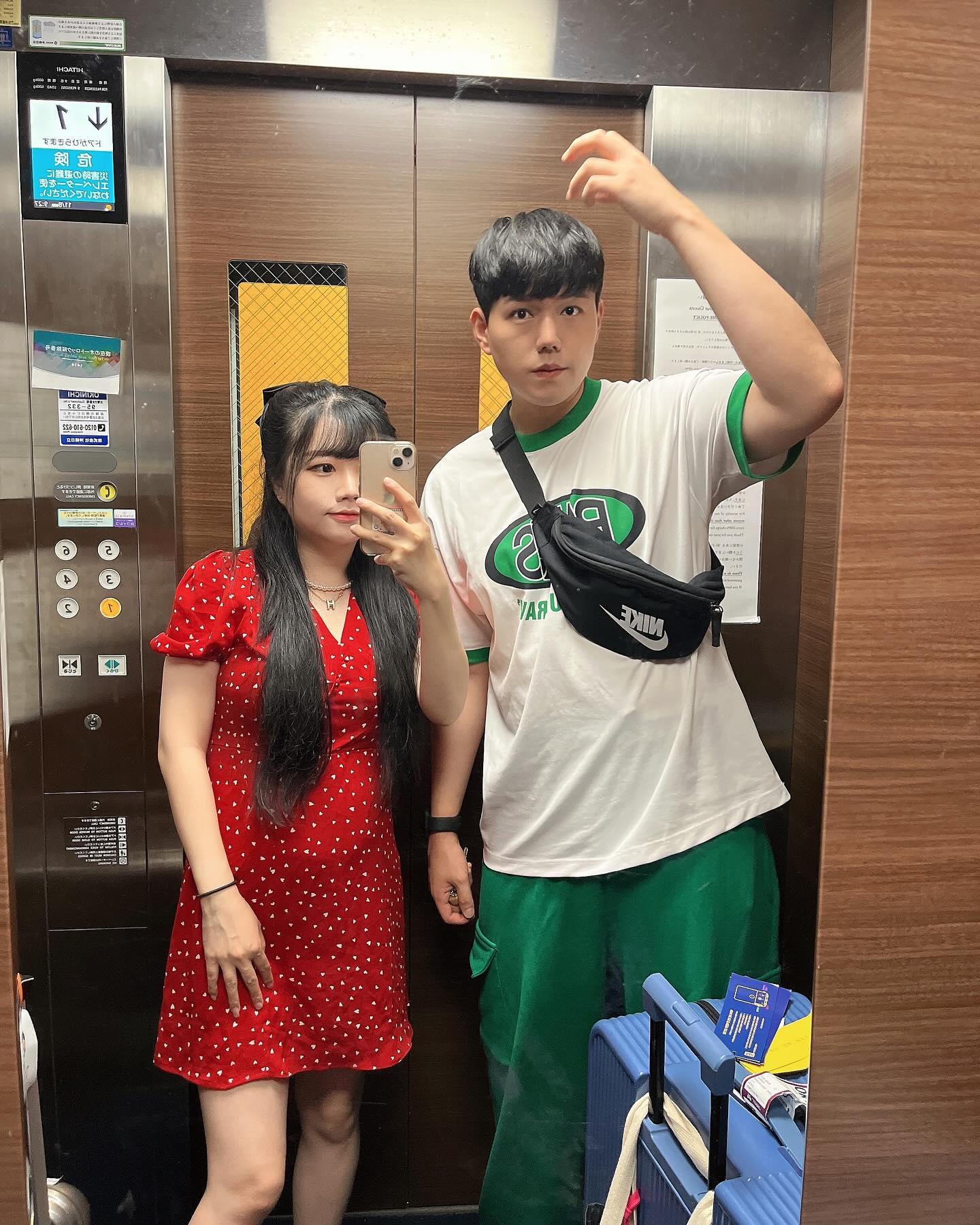 코로나 전부터 이젠 유럽으로 다닐꺼야했는데 신행때 코로나터지고 파리 못간게 한인데 이제 유럽 갈 수 있는 시간이 없을듯😭 마지막 오키나와사진 ❤️