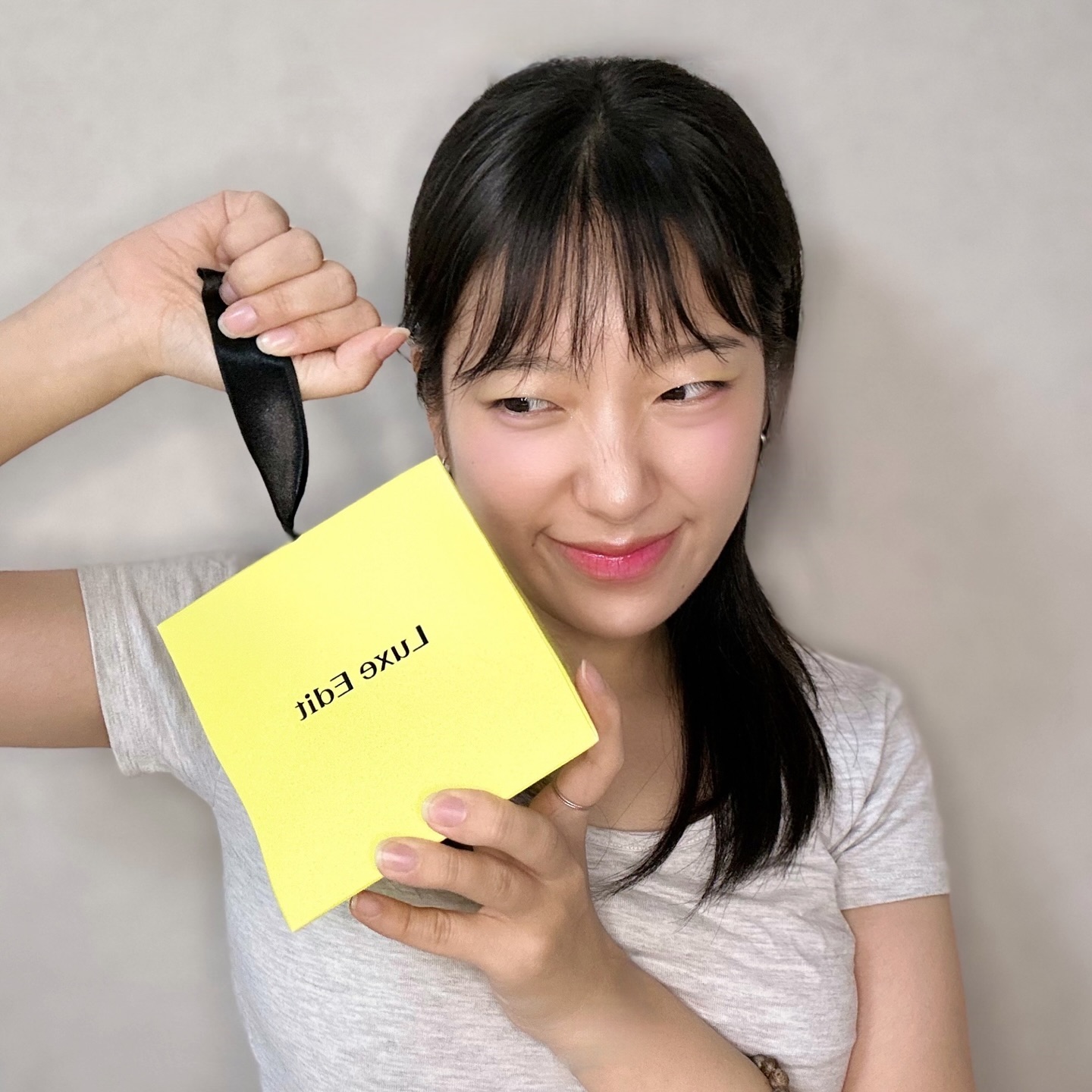 국내외에서 라이징하는 하이엔드 뷰티 브랜드 제품,
궁금하긴 한데 비싸서 사기 망설여진다면!
고민말고 올리브영 럭스에디트🫒✨

럭스에디트 패키지에 맞춰
나름 노란색으로 메이크업해봤는데 어떤가용?
이게 제 올리브영 셔터브리티 마지막 미션이네여
지금까지 고마웠어요 올리브영!
올리브영 화이팅! 셔터브리티 화이팅! 럭스에디트도 화이티잉!!

#제품협찬 #올리브영 #럭스에디트 #올리브영프리미엄 #셔터브리티 #올영셔터브리티 #올리브영셔터