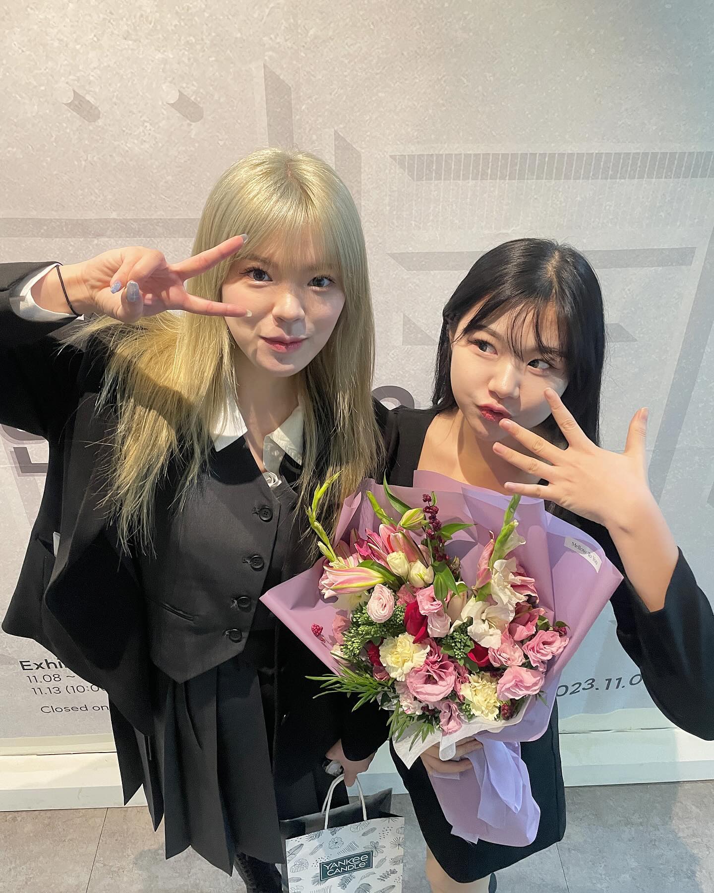 좌충우돌 우당탕탕 졸업전시 무사히 마친 규나🥲🤍넘모 축하해
앞으로 펼쳐질 모든 길에 당당히 힘차게 걸어나가길 바라
초대해줘서 고마와요🫶🏻

.

#졸전 #졸업전시 #실내디자인 #실내건축디자인 #전시회룩 #전시회코디 #오오티디 #패션그램 #패션계정맞팔 #좋반테러 #좋테반사 #dailyfashion #ootd