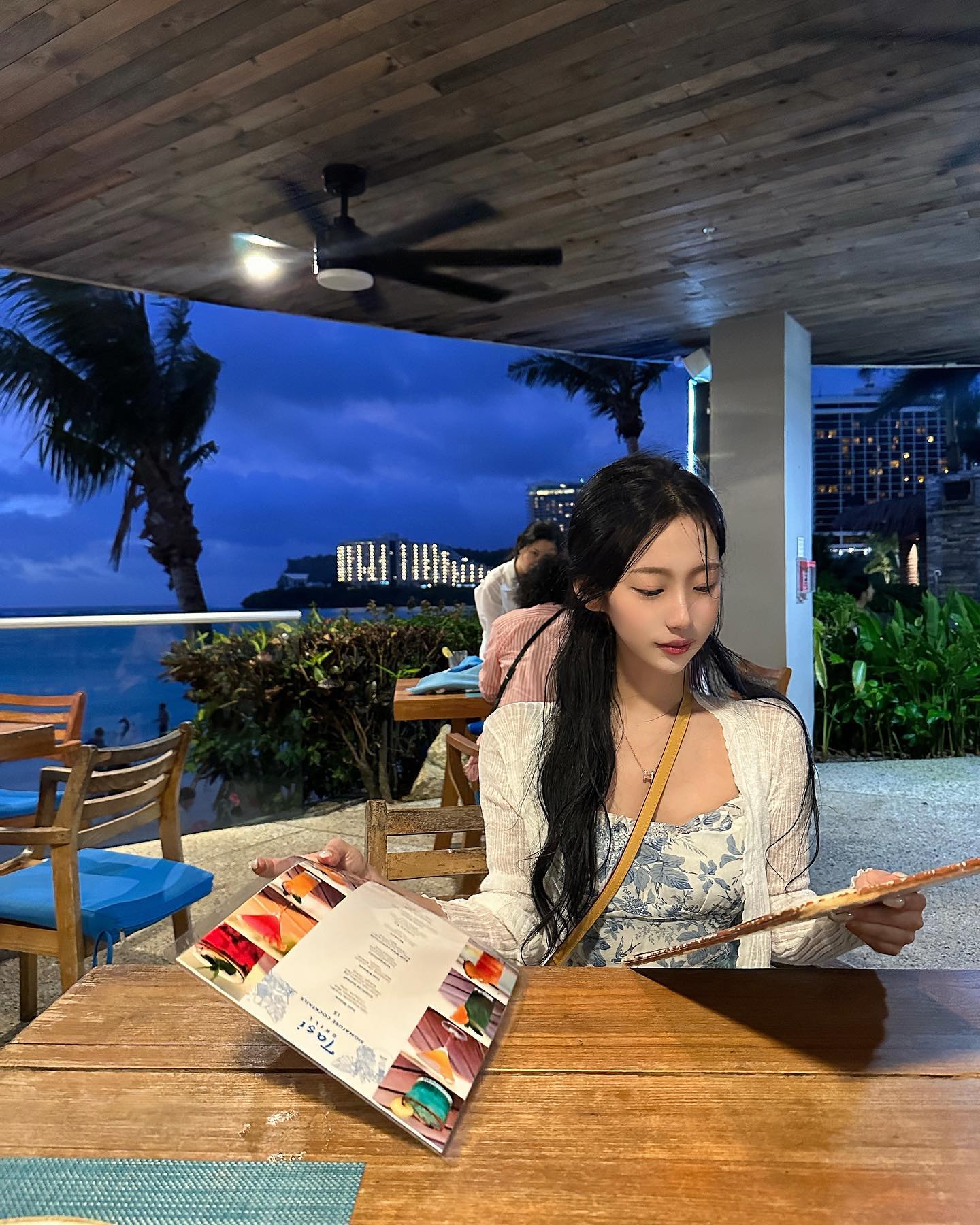 Amazing sunset & Amazing PiriPiri Shrimp

#dusitthani #guam #tasigrill #shrimp #piripiri #sunset