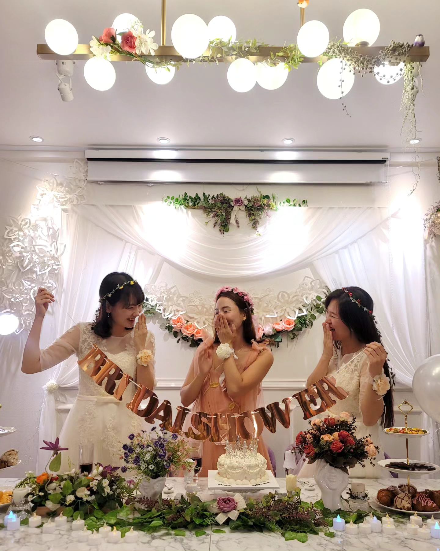 💗추억의 기록💗

🌼12년 베프 영자쓰 브라이덜샤워

📍파티룸다시봄
대구 달서구 송현동2길 19 2층

📍쁨담케이크
대구 남구 대명복개로3길 34-1 1층(대명동)
 
 
대학생 때 우리 셋이 같이 살자고 도원결의 했지 않니...🥲
근데 네가 먼저 유부초밥이 되다니👰‍♀️

잘가...(가지마) 행복해...(떠나지마)

결혼축하해!💍 잘먹고 잘살아!!
 
그래도 놀자고 꼬시면 와야해~😉
 
 
❤