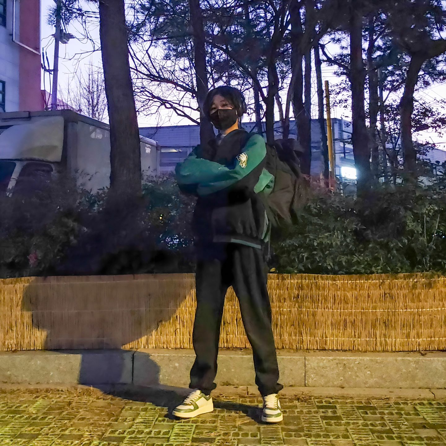 요즘 빠져버린과자...🖤💚
편한 노동복👍

퇴근할때 꼭 사들고가는데
먹어도 먹어도 안질리네요☺

주말부터 영하던데...
요즘 날씨 왜이러죠?😥

#데일리룩 #daily #fashion #포카칩 #오오티디 #꾸안꾸