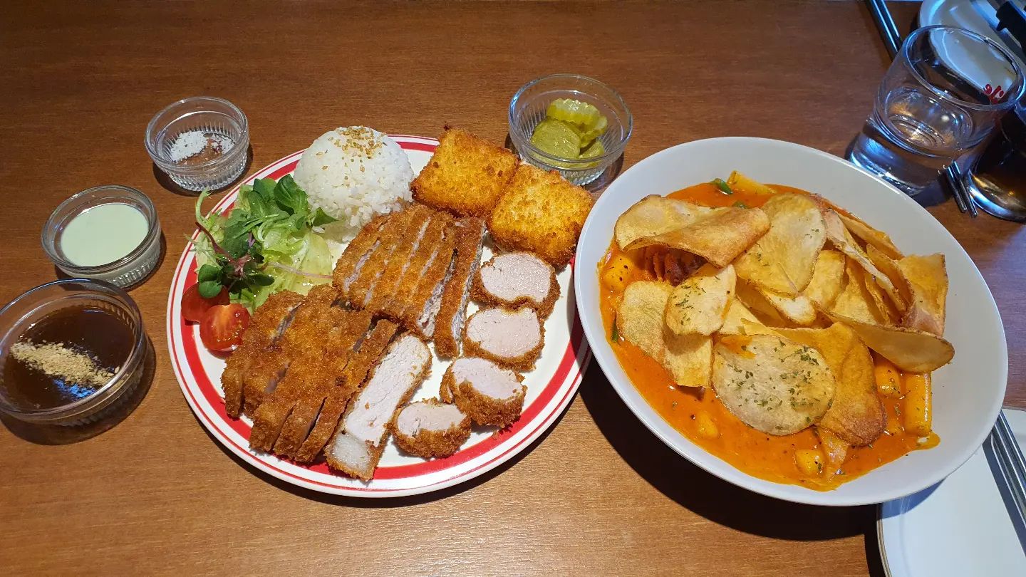 우연히 들어간 집인데 로제떡볶이가 정말 맛있었다.이 밤에 생각나는 맛이다 흑😭
#수성구떡볶이맛집 #떡볶이 #로제떡볶이 #tteokbokki #다이어터#해피치즈스마일 #happycheessmile #hcs