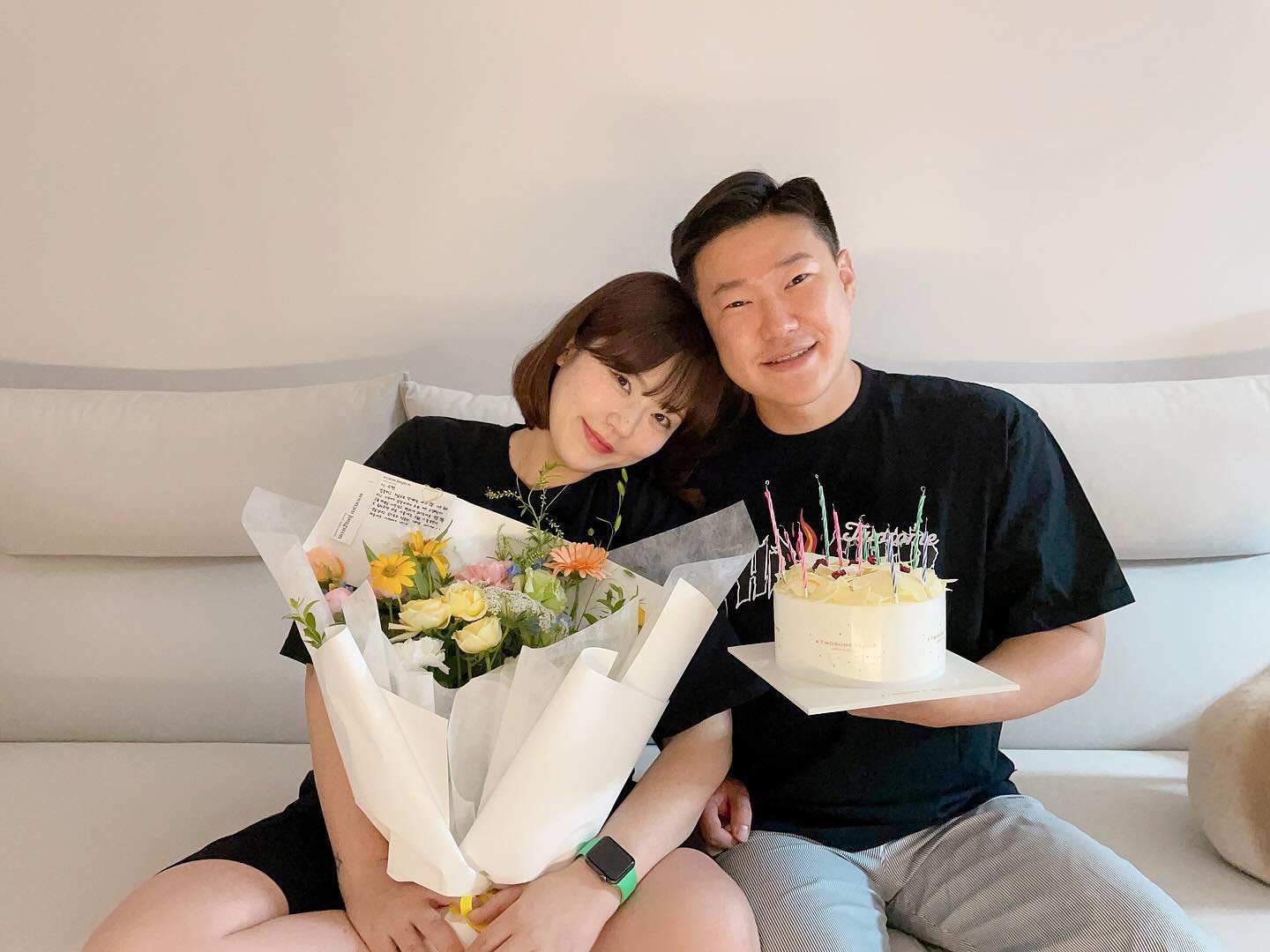 오늘요약.
햄보꾸 멀리없다 ..🤍
우리가족사랑해 ! 내년엔 수박이도함께 🎂

#오늘내생일 #hbd❤️ #38