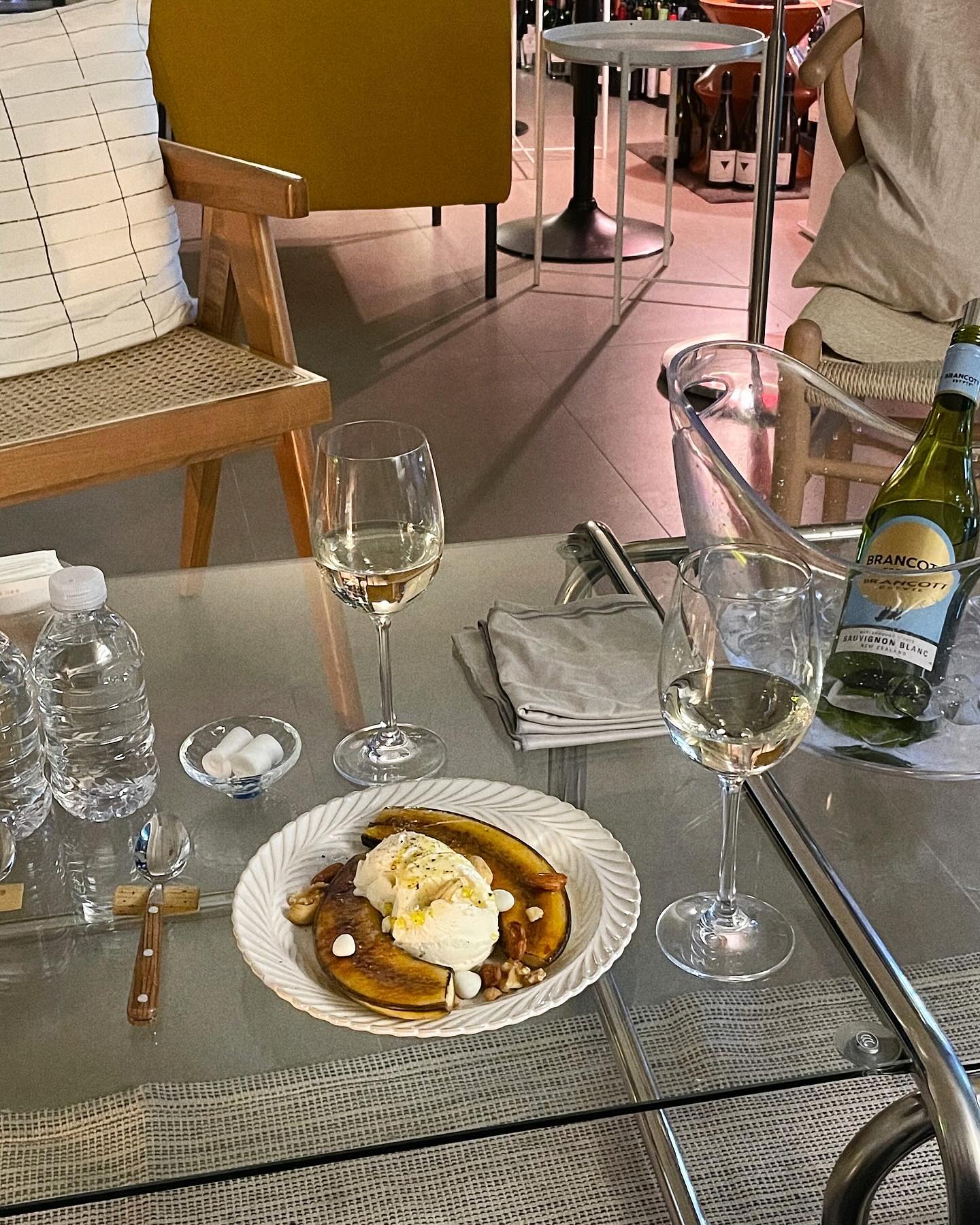 .
아늑한 분위기에 자주 가게 될 것 같은 사림동 와인바 🍷
간만에 진솔한 시간 ♡⃛ 이런 시간 종종 가지는걸루!!
.
.
.
#이너사이트