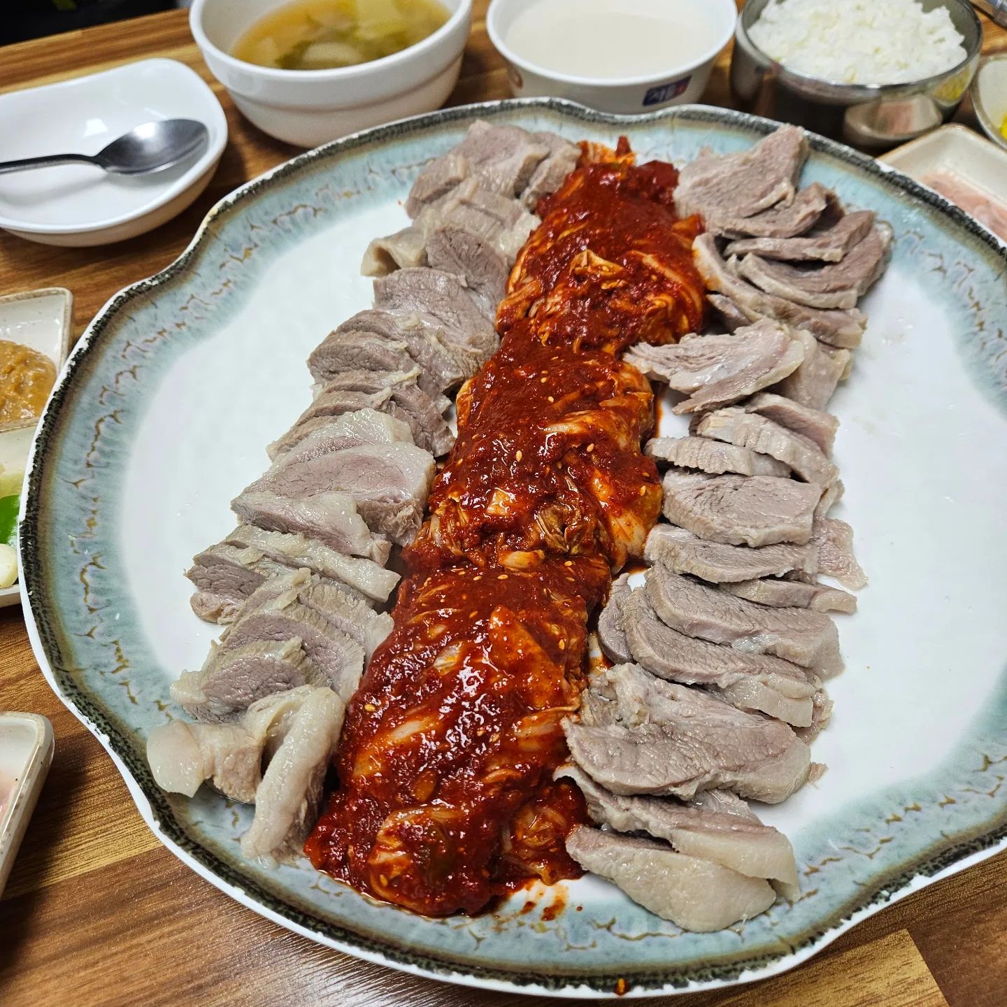 요즘 날이 풀리면서
동네이웃들과 자주 모인다ㅎㅎ
벌써 언니, 동생들 많이 생겨서
맛집 탐방 다니고ㅋㅋㅋ
뭐 하나 먹으러 갈까? 하면
6명이상 모이기 기본ㅋㅋㅋㅋ
언니, 동생들 많이 생겨 좋다❤️

#산자푸 #산자푸마이애미 #이웃사촌
#맛집탐방