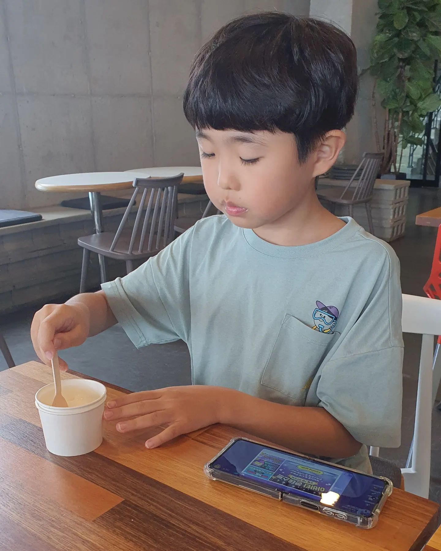 #협찬 #일프로연산 휴가지에서도 재미있게 연산 공부!
휴가 중에 더위로 힘들 때마다 카페에 들러서 시원한 달달구리로 충전하곤 했는데, 중간중간 일프로 연산을 하면서 심심하지 않게 연산 공부하며, 연산 게임도 하며 재미있게 보낼 수 있었다😊
.
이번 여행은 생각없이 푹 쉬고 싶어서 여행 중에 공부할 것들 따로 안들고 왔는데, #일프로연산 으로 연산 감도 꾸준히 가져가고, 화상영어랑 영어 프로그램으로 영어도 끊이지 않고 할 수 있게 되었다😉 공부하기 참 좋은 세상인 듯🤭ㅋㅋㅋ
.
그나저나 경주에서 최고기온 38도를 경험하고 집에 오니, 35도는 버틸만 한 느낌적인 느낌~🙃 #왜이렇게더운거야 #지구야괜찮니  내일부터는 다시 일상을 살아가야 하는데, 우리 으쌰으쌰 힘내보잣!
.
.
1promath
#일프로연산 #서포터즈8기 #초등수학 #수학잘하는법 #엄마표수학 #연산어플추천 #초등연산게임