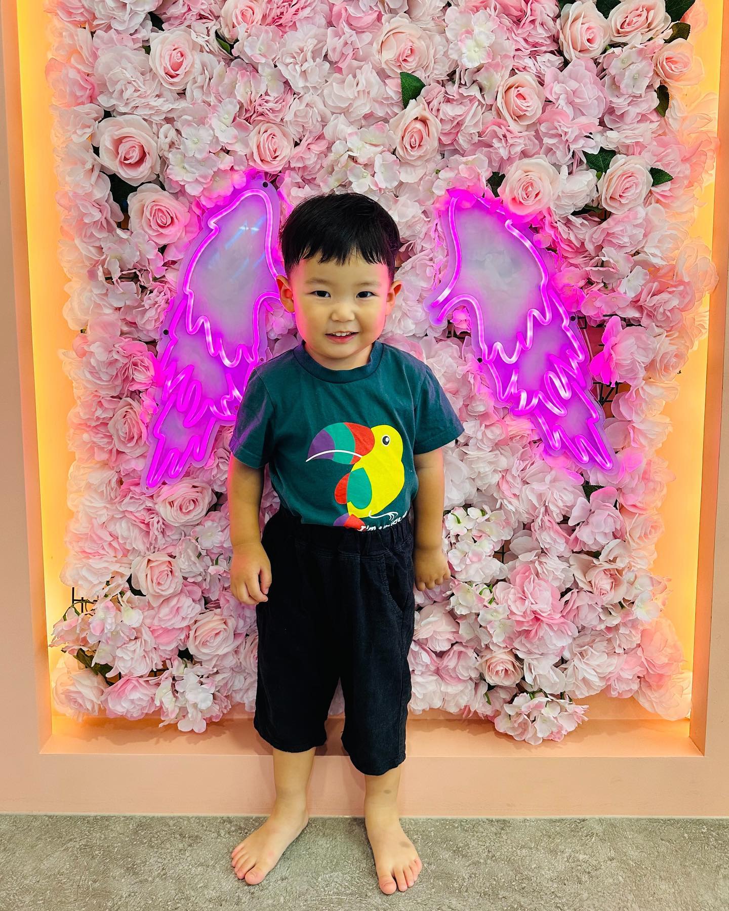 ⠀
얼집에서 키카로 체험학습을 다녀온 론니 !
알림장에 로운이가 너무 즐거워하며 잘 놀았다고,
다음에 또 놀러오고 싶다고 얘기했다는 선생님의
코멘트를 보니 다음에 한 번 더 가봐야겠어요 ㅎㅎ
물론 친구들과 다 같이 놀아서 더 재밌게 놀았겠지만
즐거워하는 모습이 사진으로 잘 담겨있어서
사진을 보고 있는 제 얼굴에도 웃음이 걸립니당^^
엄마 얼렁 퇴근하고 갈게 ~~
⠀
⠀
#론니 #32개월아기 #검단모넬로키카 #내새꾸