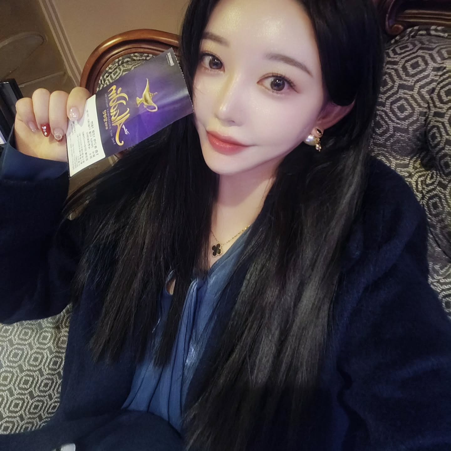 코스요리와 함께한 알라딘 ❤️
뮤지컬도 화려하고 춤추는게 많아서 재밌었당ㅎㅎ 
영화랑은 다른느낌! 개인적으로 디즈니 실사판은
알라딘이 최고라 생각함 ㅎㅎ

준수 홍석님은 말해모해 캐스팅찰떡 💗
지니가 진짜 하드캐리했닼ㅋㅋㅋ

공주랑 노래 합은 약간 아쉬웠당..ㅜㅜ 
키도 넘똑같아 허허.. 근데 성경님 복근 개쩜 

잼썼당 ㅎㅎㅎ 만족만족 ❤️❤️
또 재밌는 뮤지컬 나와랑>-<