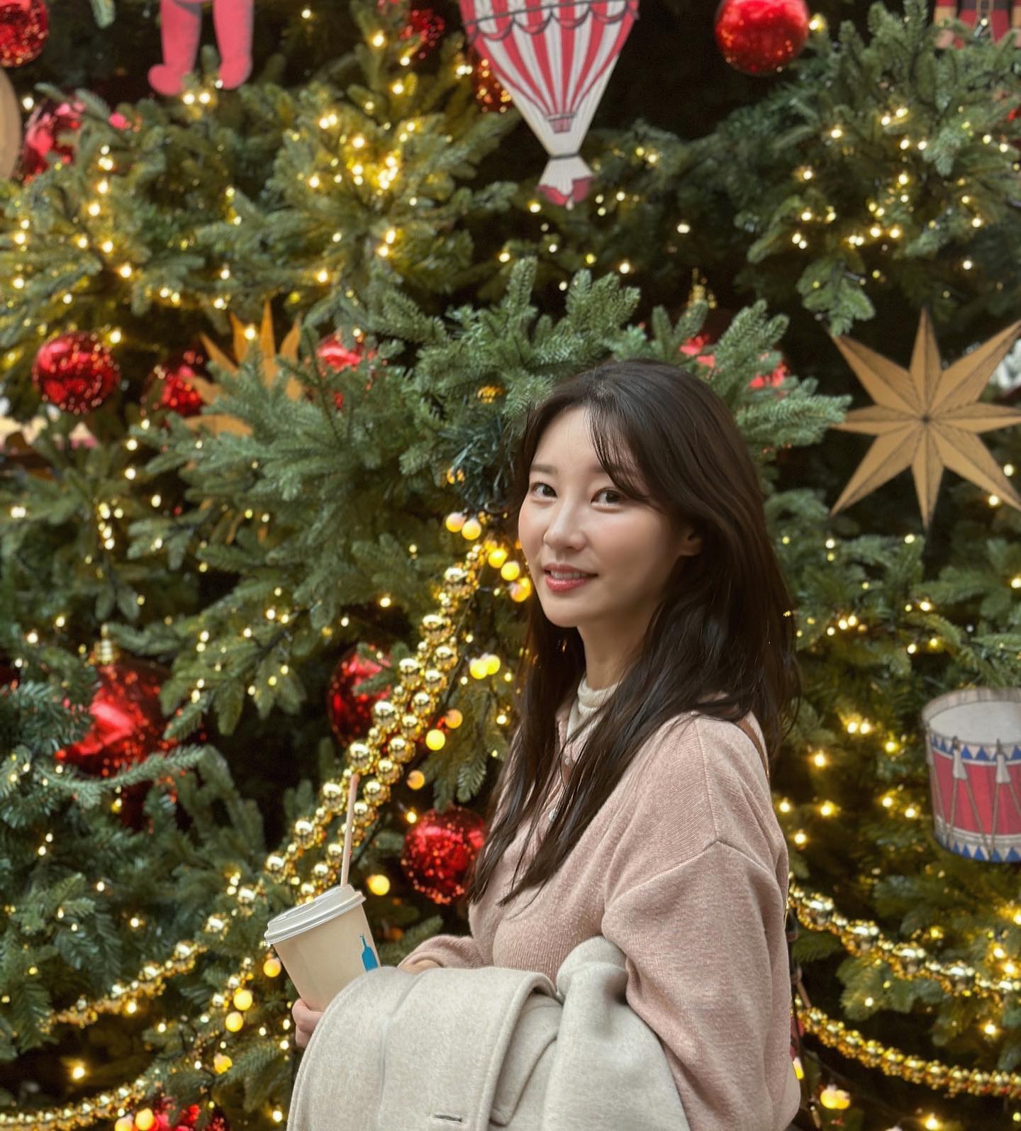 🎄더현대 크리스마스 마을🎄
평일인데도 세시간 웨이팅 🥺
연차 알차게 썼다💕 
#더현대서울 #더현대크리스마스