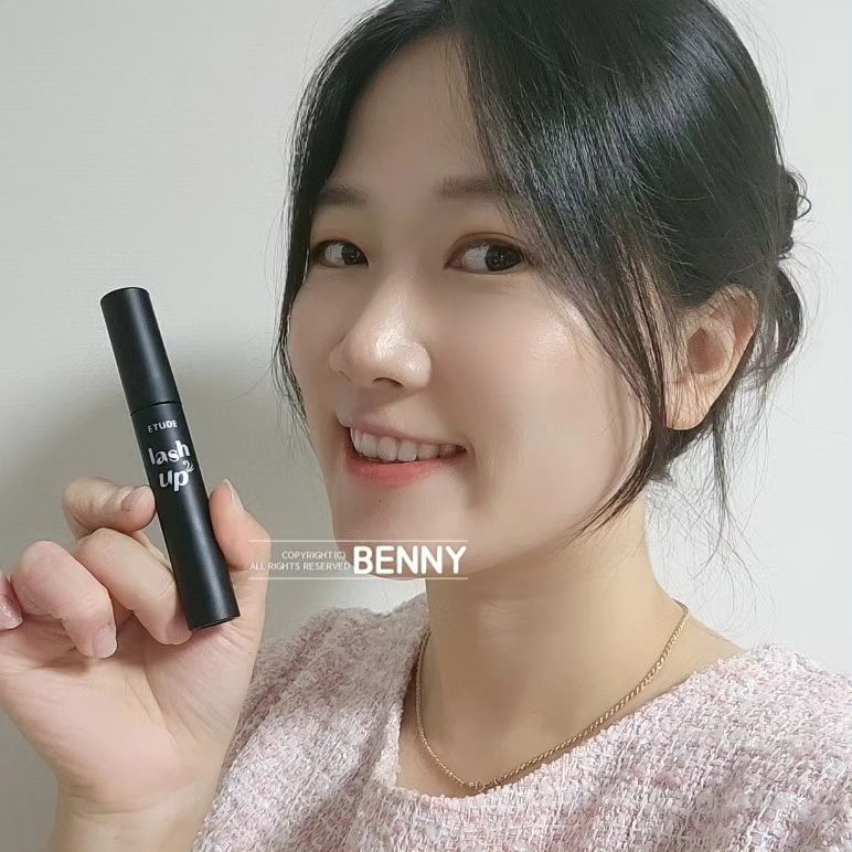 #협찬#에뛰드 신상나왔다네
.
속눈썹에 진심인 마스카라맛집
#ETUDE 에서 #래쉬업콤브마스카라
출시됐어요
.
#콤브브러쉬 모양으로
속눈썹뿌리부터 터치안되는 부분까지 디테일하게 터치할 수있답니다
.
덕분에 존재감 미비한 속눈썹
존재감이 생김😍😍😍
.
블랙,애쉬블랙 두가지 색상은 다필수!
.
롯데온에서 런칭기념 파워래쉬 속눈썹영양제 정품증정하는 행사를 10월23일부터 11월11일까지
진행중이니 언능고고띵❣️❣️❣️
.
아래에 링크 걸어둘게욧 
👉https://bit.ly/408adOt
.
.
🏷etudeofficial
.
.
#ETUDE#롱래쉬#래쉬마스카라#마스카라추천#에뛰드신상#뷰스타그램 #뷰티스타그램 #화장품#신상화장품