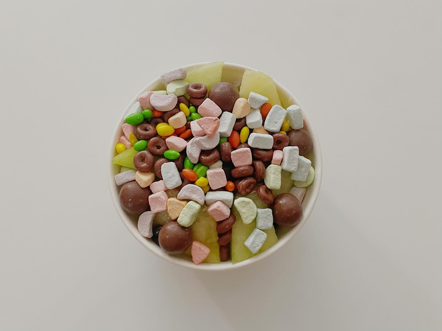 달달한 게 땡겨서 ㅎㅎ 

요거츄 메론+초코쉘+초코링+건조 마쉬멜로우+몰티저스+해바라기 초콜릿 

#요거츄 #요거트아이스크림츄러스 #요거트아이스크림