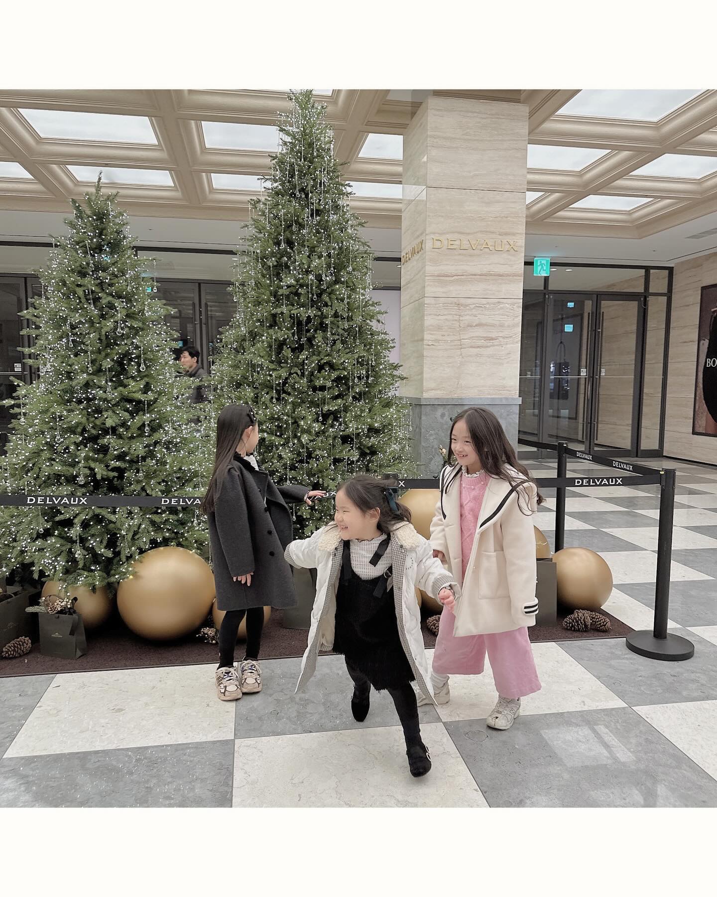 쇼핑하고 책하나씩 사서 저녁식사📚🎄❤️
#신세계백화점 #영풍문고