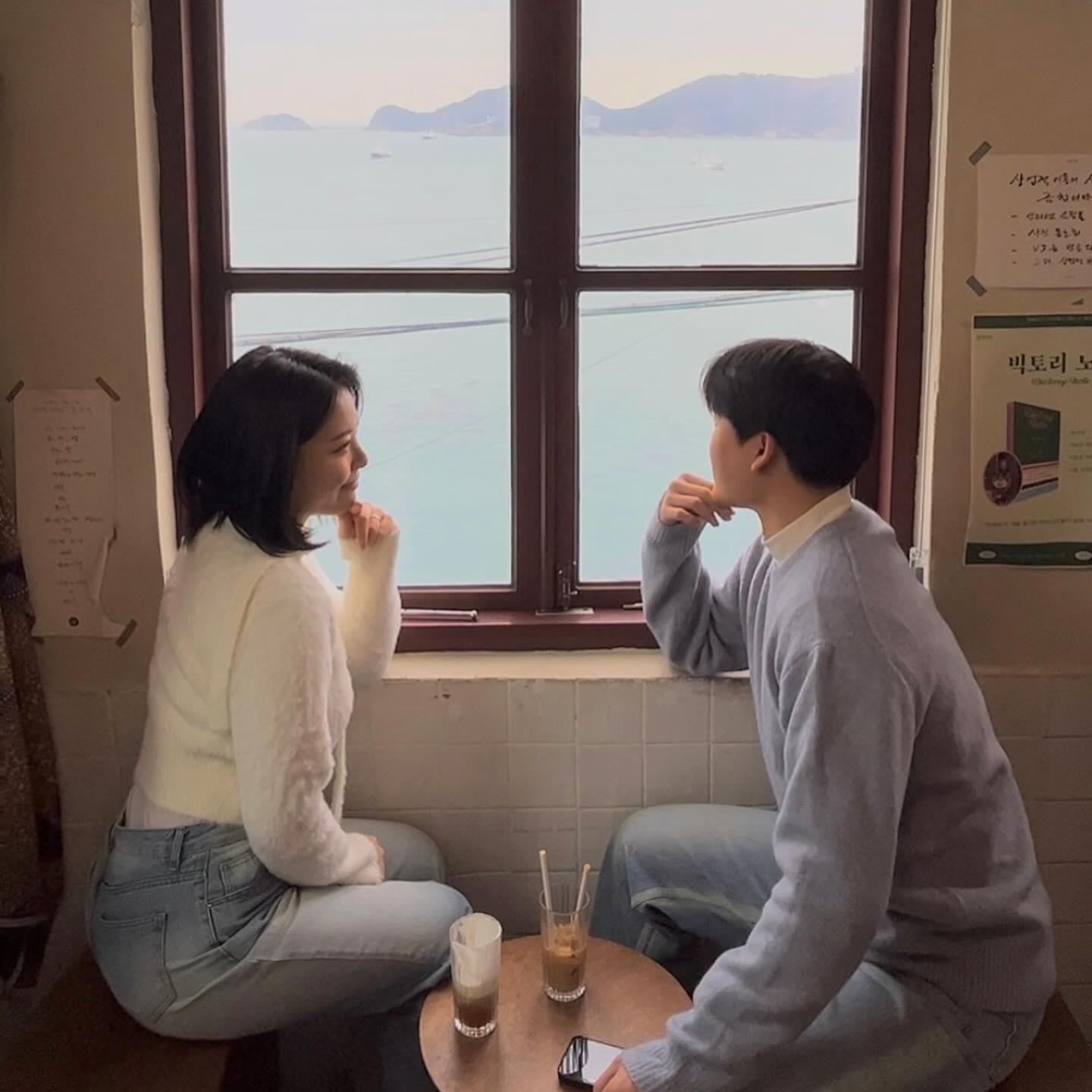 흐렸지만 좋았다..✨
.
.
.
.
.
.
#부산 #흰여울 #흰여울문화마을 #숙소 #바다 #부산바다 #손목서가 #오션뷰 #부산카페 #광안리 #좋반 #맞팔 #소통 #일상 #럽스타 #럽스타그램❤️