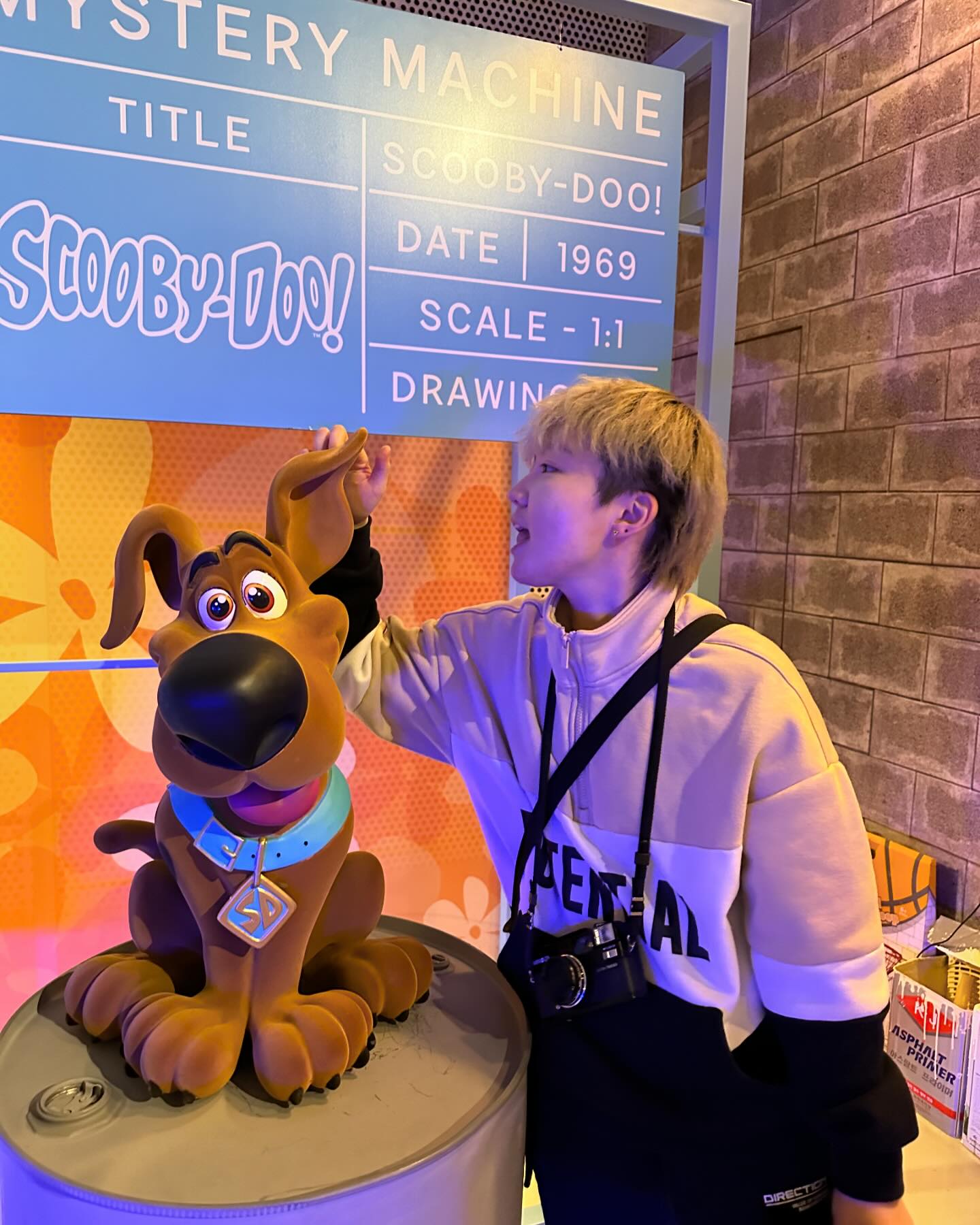 호적메이트 1호 꼬셔서 위너브라더스 100주년 전시회😛