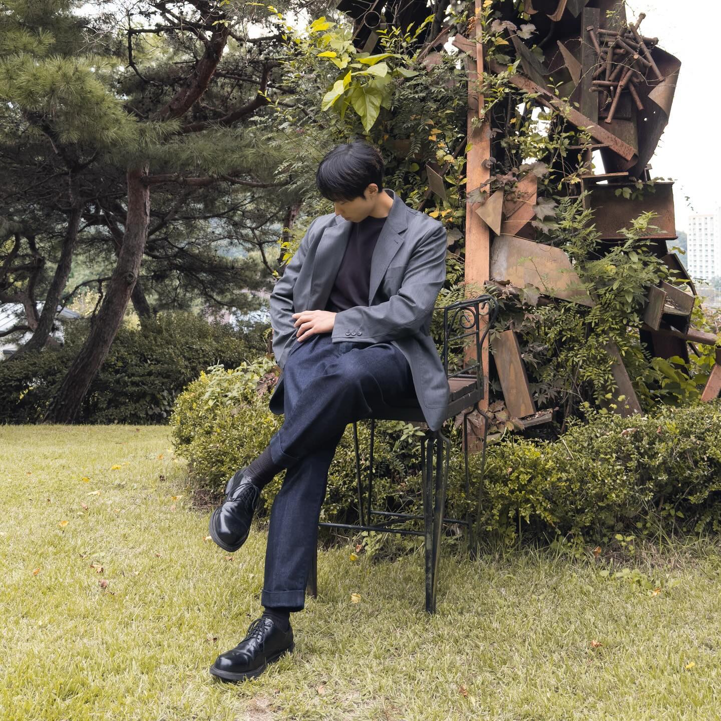 안녕하세요. 규현입니다👋

지인이 미술관 가자고 해서 갔다왔어요.

날씨가 선선해서 그런지 사람들이 많더라구요🥵

그래두 미술체험도 해보고, 즐거운 시간이었습니다~!
.
.
.
.
Outer_ hishander.official 
Top_ uniqlokr 
Bottom_ beams_official 
Shoe_ romanticmove_official