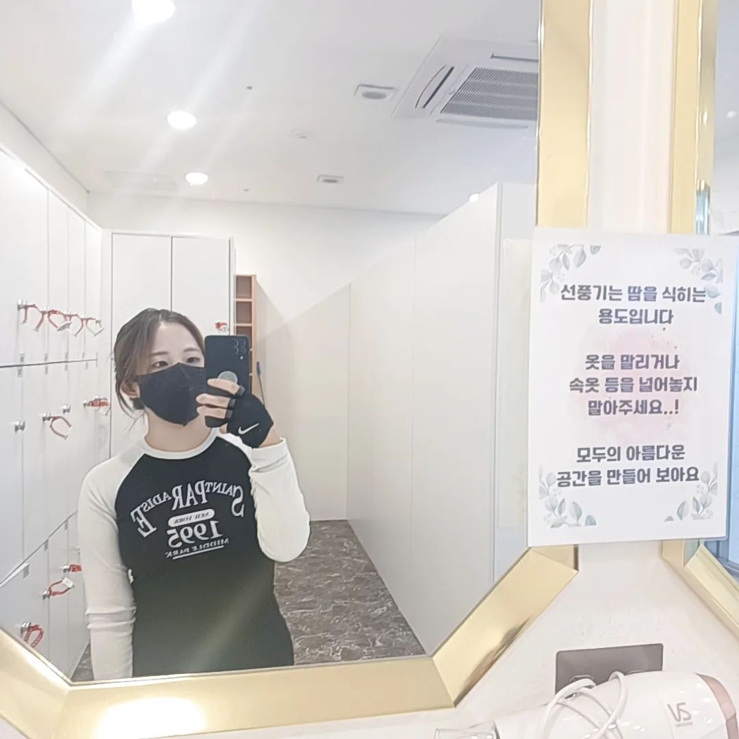 오랜만이예요! 😄 
그립고 보고싶은 분들.. 
너무 많은데 매번 바쁘다 아프다 하면서 못 찾아뵈어서 아쉬워요..ㅠㅠ
마음속으로는 모두를 진심으로 응원하며 그리워하며
나름의 치열한 하루를 
열심히 잘 견뎌내며 지내고 있어요 ! 
2024년도엔  더 멋진 사람으로 성장해서 다시 볼수 있기를 .. ! 
아프지마시고 건강히 잘 지내주세요 🙏
이번년도 정말 모두가 다 수고 많으셨어요 토닥토닥 

#굿바이2023 #새해복많이받으세요 ♥️