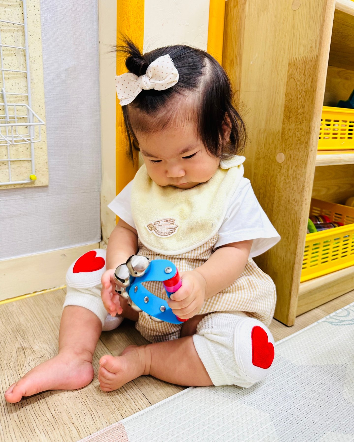11월 엄마 복직..😭
어린이집 너무 보내기 싫었지만
가서 친구들이랑 잘 노는 모습보니 안심..
적응은 한 달 걸렸지만 지금은 너무 잘 적응한 울 애기❤️
요세 많이 못 놀아주는 것 같은데
낼 엄마아빠랑 신나게 놀자구🩷