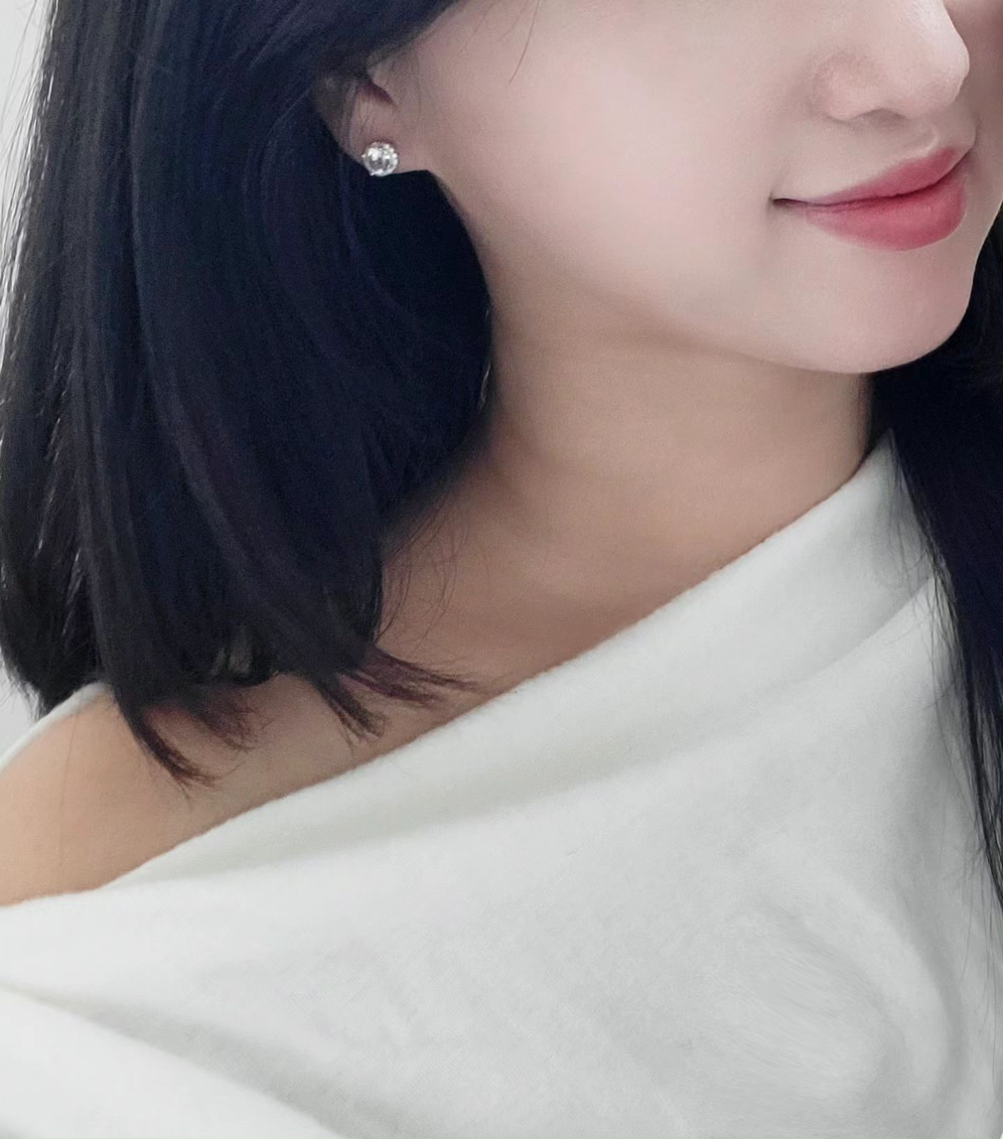 칙칙하던 얼굴도 화사하게 보이는 효과!
원래 귀걸이 하면 3배 더 예뻐보인다고 하잖아요??

확실히~~ 귀걸이 착용 후 사진 찍으면 더 예뻐보이는것 같아요? ㅋㅋㅋㅋㅋㅋ

.
.
#제이엠주얼리 #귀걸이추천 #셀카 
#실버925 #은귀걸이 #선물추천