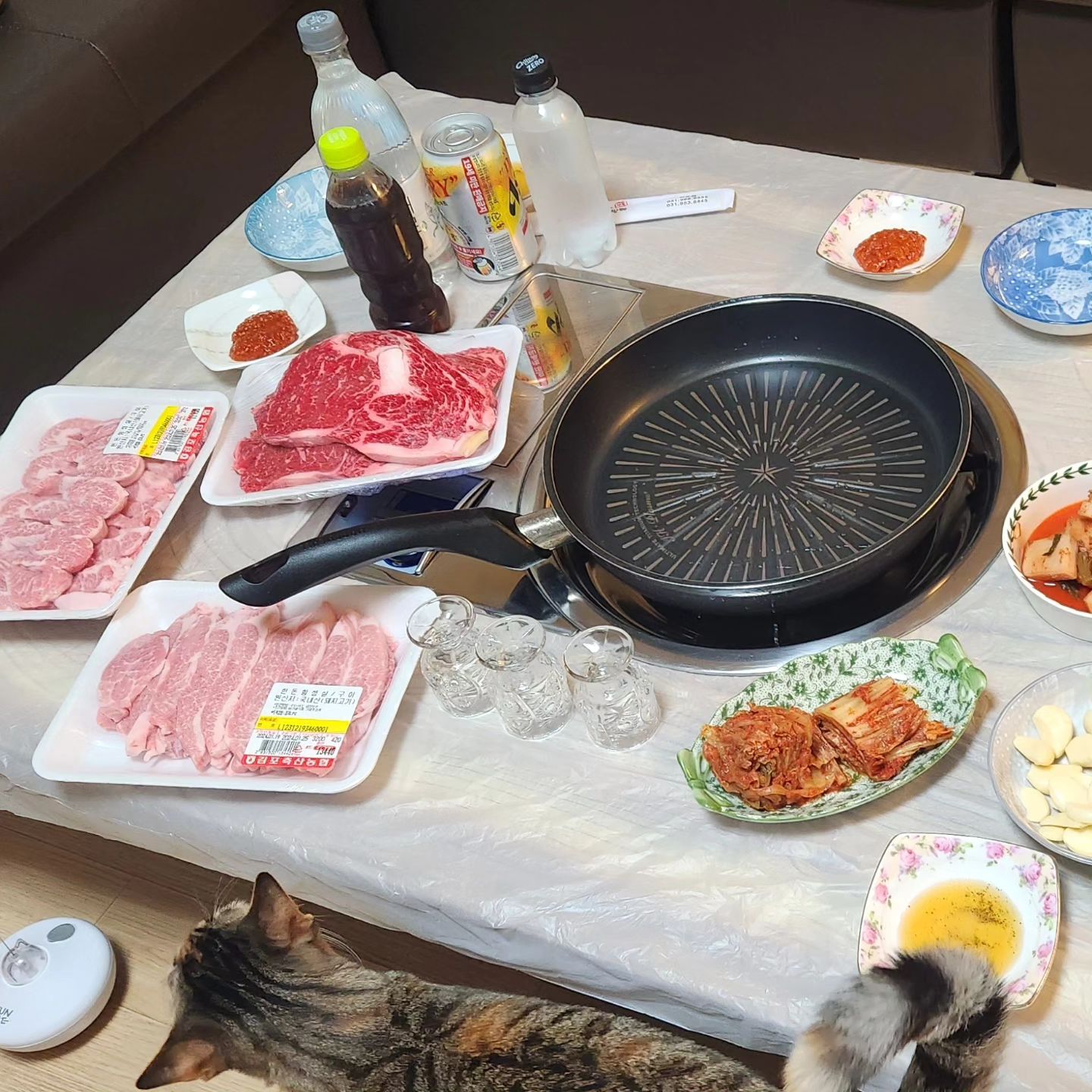 불금이라서. 오랜만에 집에서 고기를 굽굽
항정이랑 새우알등심먹고..
쌈장찌개끓여서 라면사리먹고..쌈장술밥!!

#고기사랑 #집돌이 #항정맛집 #소고기맛집 #새우살등심
#쌈장찌개 #먹스타그램 #지구별외계인 #JMT #맞좋아요 
#맛스타그램 #인친 #선팔 #언팔 #선팔하면맞팔 
#언팔체크함