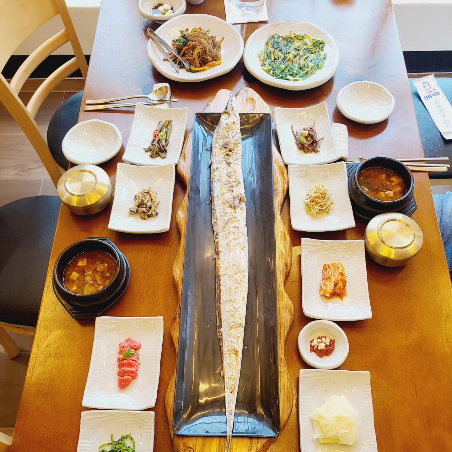 #제주여행기록 
.
아주 그냥 미친듯이 먹었네~🤣🤣🤣
통갈치구이, BBQ새우, 수제버거,
돔베고기, 고기국수, 보말국수, 딱새우회,
모듬회, 고등어회, 갈치회, 해산물,
투뿔한우, 육회, 갈치조림, 크랩모듬,
디저트까지 아주 갓벽!!
.
더 먹은건 안비밀!!ㅋㅋㅋ
그래도 다행인건 100g밖에 안찜ㅋ
오름오르고 해안가 산책하고 틈틈히
스트레칭 한 보람이 있구만!!
.
행복한 여행이었답!!😍🤗😝
.
#제주여행 #제주먹방 #먹방여행 
#제주베이통갈치구이 #로맨틱새우 
#행운문 #영은식당 #돔베고기 #고기국수
#갈치회 #고등어회 #제주앞바다횟집 
#미깡밭한우집 #미도식당 #갈치조림
#더비치크랩 #카페레크레 #그레인카페
#오셜록 #오셜록티뮤지엄 #먹스타그램 
#food #foodporn #여행에미치다 
#여행은먹방이지 #일상 #daily #소통
#선팔맞팔환영