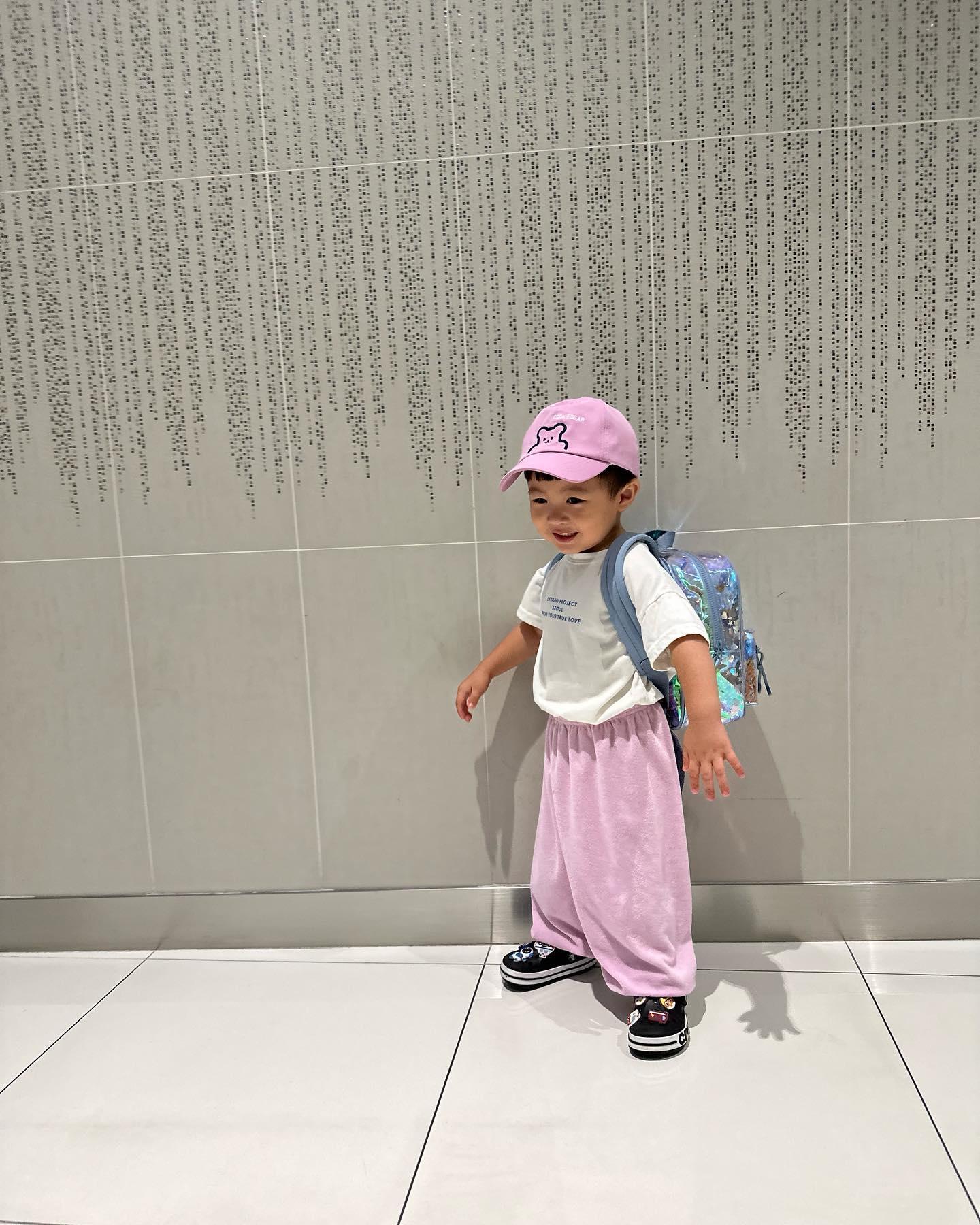 소니수 분수보러 엄빠랑 백화점 갔다가
세상 반짝거리는 가방 골라서 득템...
안사준다고 땡깡은....;;

#주말 #백화점 #롯데백화점 #롯데백화점광복점 #아들룩 #아들 #베베룩 #키즈룩 #ootd #드타미 #드타미프로젝트 #자라 #자라키즈 #zara #zarakids #이수일상