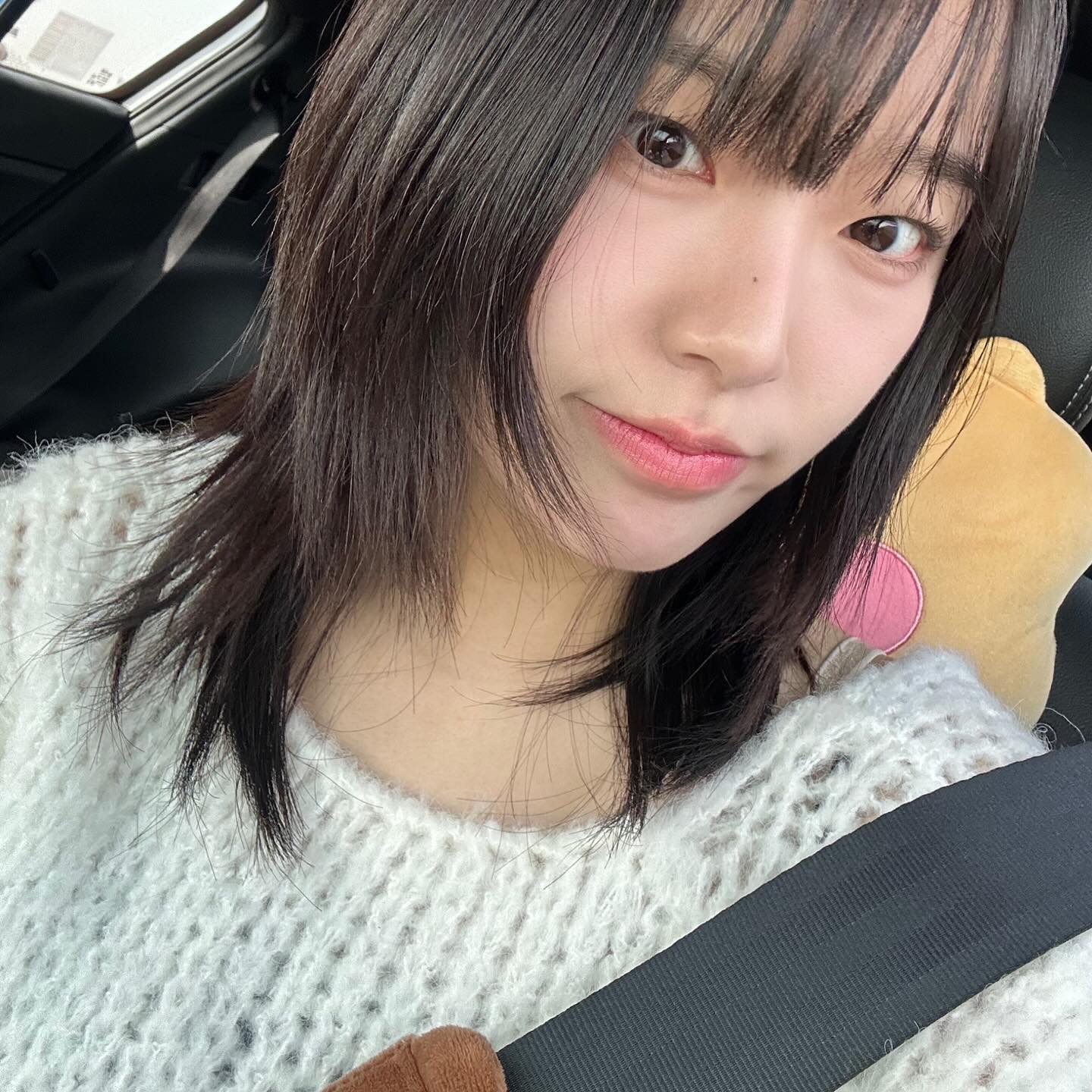 앙녕항셍용 영렁붕!

스키니피케이션이라고 아시나요?
저는 최근들어 알게 되었는데
두피도 얼굴 피부처럼 관리하는 거라고 해요!

작년에 탈색에 붙임머리, 잦은 염색까지.. 
이래저래 머리가 많이 상했어요 ㅠㅠ
확실히 관리가 필요하겠다 싶더라고요..!
그 때부터 지금까지 이것저것 많이 사용해보고 있는데
저외 비슷한 고민 있으신 분들은 한 번 사용해보세요!

- 미쟝센 살롱10 프로페셔널 시카 트리트먼트
- 미쟝센 살롱10 프로페셔널 시카 세라마이드 오일 세럼
- 필리밀리 샴푸마사저
- 닥터포헤어 피토프레시 스칼프 헤어 스케일러
- 닥터포헤어 피토프레시 
- 닥터포헤어 폴리젠 두피토너 두피 스칼프 샴푸
- 이브로쉐 모링가 헤어식초

#셔터 #셔터브리티 #올리브영 #올리브영셔터 #스키니피케이션 #올리브영헤어 #헤어영양 #지성두피