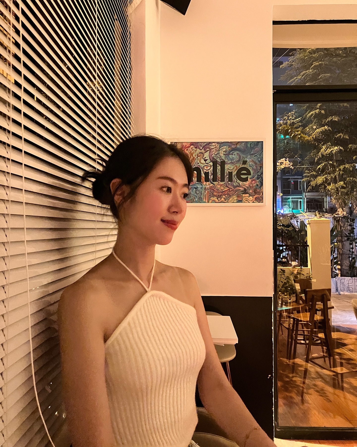 비와이 노래를 좋아하시던 사장님🤘

베트남 여행중 로컬바를 성공적으로 경험할 줄이야!
비록 라면스프 들어간 칵테일은 살짝 충격적(?)이었지만
사장님과 추억을 만들고 가서 좋았던 곳이당🌸