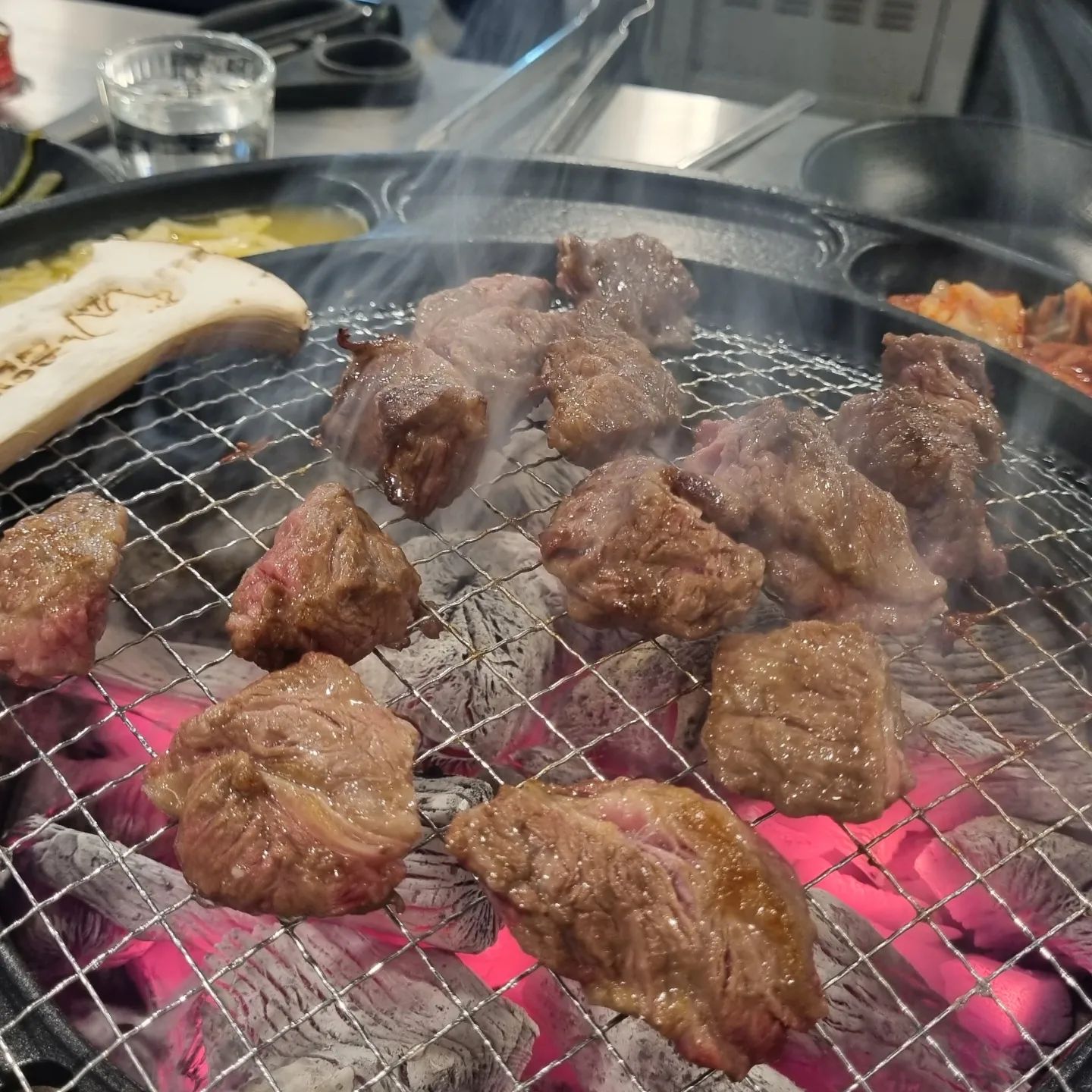 구리시 최고맛집은
바로 #공인인증소
엄청난 맛집이였어! 한번 가고 또 다녀옴
#구리맛집
#구리소맛집
#구리소고기
계란찜 무한리필
순두부찌개 무한리필
반찬도 모두 무한
이렇게 저렴하게 갈비살을 먹을 수 있다면
매일 가야지!
다음주에도 친구랑 여기서 만나기로 찜콩
공인인증소 완전 추천!
#구리맛집추천