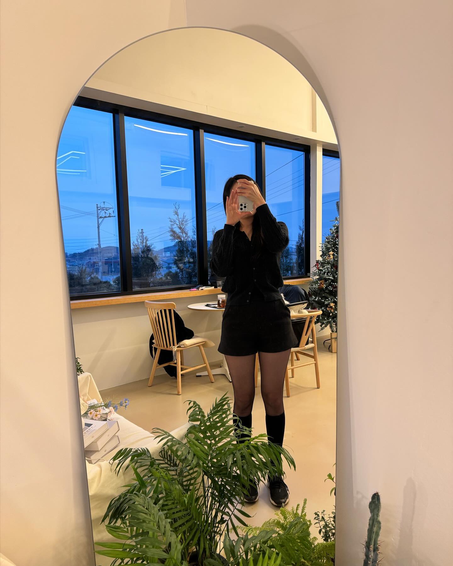 🧍🏻‍♀️

#일상 #카페 #거울샷