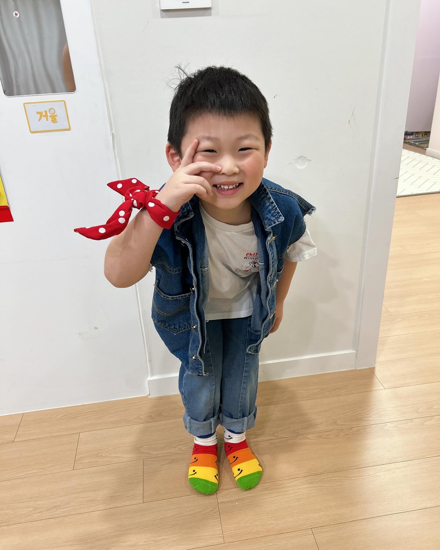 #20240502_목요일

유치원 복고데이💃🕺💃🕺
무지개양말 친구들한테 자랑한다고 신남

#바쁘다바빠
#유치맘일상
#워킹맘육아