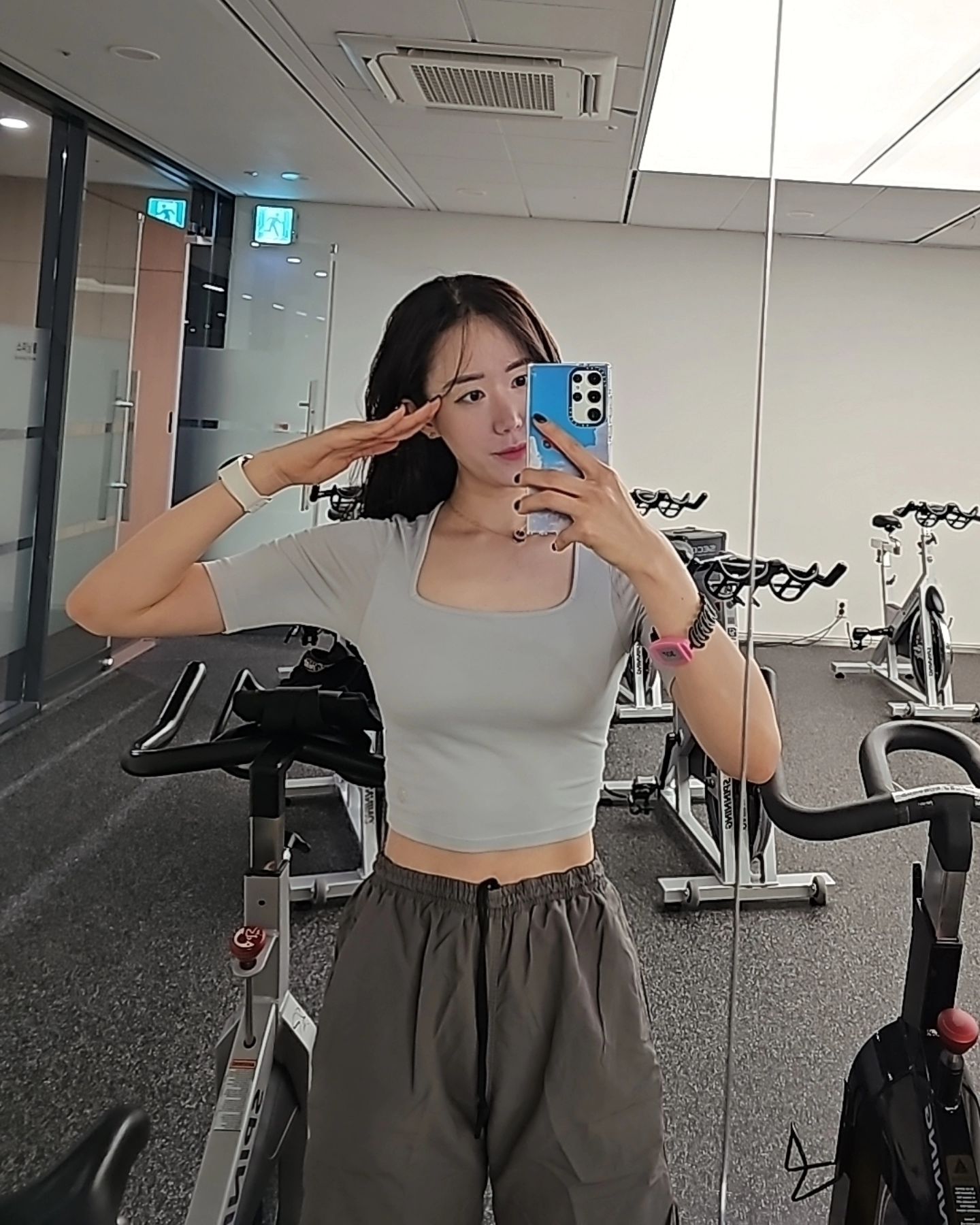 23년의 백일흔네번째 헬티비티🐾 

🏋️‍♂️가슴어깨

올해가 얼마안남았으니까 기록 막올리기 오늘두

🆆🅾🆁🅺🅾🆄🆃 🆁🅾🆄🆃🅸🅽🅴

▫️스탠딩 케이블 플라이 4세트
▫️인클라인 벤치 프레스 4세트
▫️아놀드 덤벨 프레스 4세트
▫️덤벨 레터럴 레이즈 4세트

#오운완#둥_헬티비티
