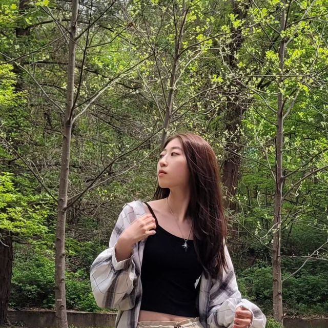 메렁이 패션일기🤍 on Instagram: "#광고 #협찬 #마른파이브

나시 레이어드해서 힙하게 코디하기!

@marun5_official 에어코튼 크롭 나시 티셔츠 끈나시 탱크탑 블랙 FREE 착용

핫걸도 유교걸도 활용 가능한 슬리브리스 레이어드 코디에요! 셔츠나 볼레로랑 착용해주면 힙하게 착용 가능하고 핫걸들은 단품으로 착용해주시면....🫶

FREE 사이즈 외에도 XL, XXL 사이즈까지 있어 44부터 110사이즈까지 착용 가능하다는 점!! 
저는 보이게 코디했지만 이너로 입어도 좋은 크롭형이었어요 
화이트, 스킨, 그레이, 블랙 총 4가지 유용한 색상만 있답니다!!

#OOTD #크롭나시 #크롭 #크롭패션"