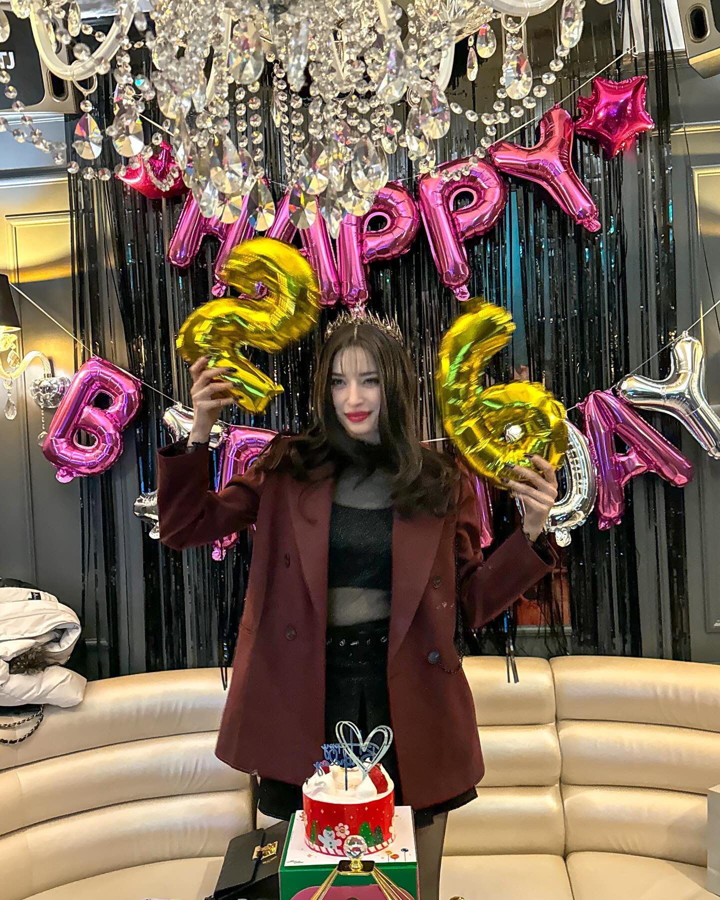 27/12🎂❤️‍🔥
_________________________
•
Follow me lee_____hari 🥀
•
•
•
•
•
•
•
•
•
•
•
•
•
#كوريا #كوريا_الجنوبية #كيبوب #المغرب #السعودية #الجزائر #العراق #مصر #الجيش_الكيبوبي #كيبوبيات #كيدراما #كوري #اكسبلور  #مغربية_حرة #عربية_وأفتخر #مودل #بتس #ارمي
#ulzzang #lifeinkorea #koreablog #koreanlife #koreanculture #koreanfashion #koreanfood #korean #korea #model #bts #army