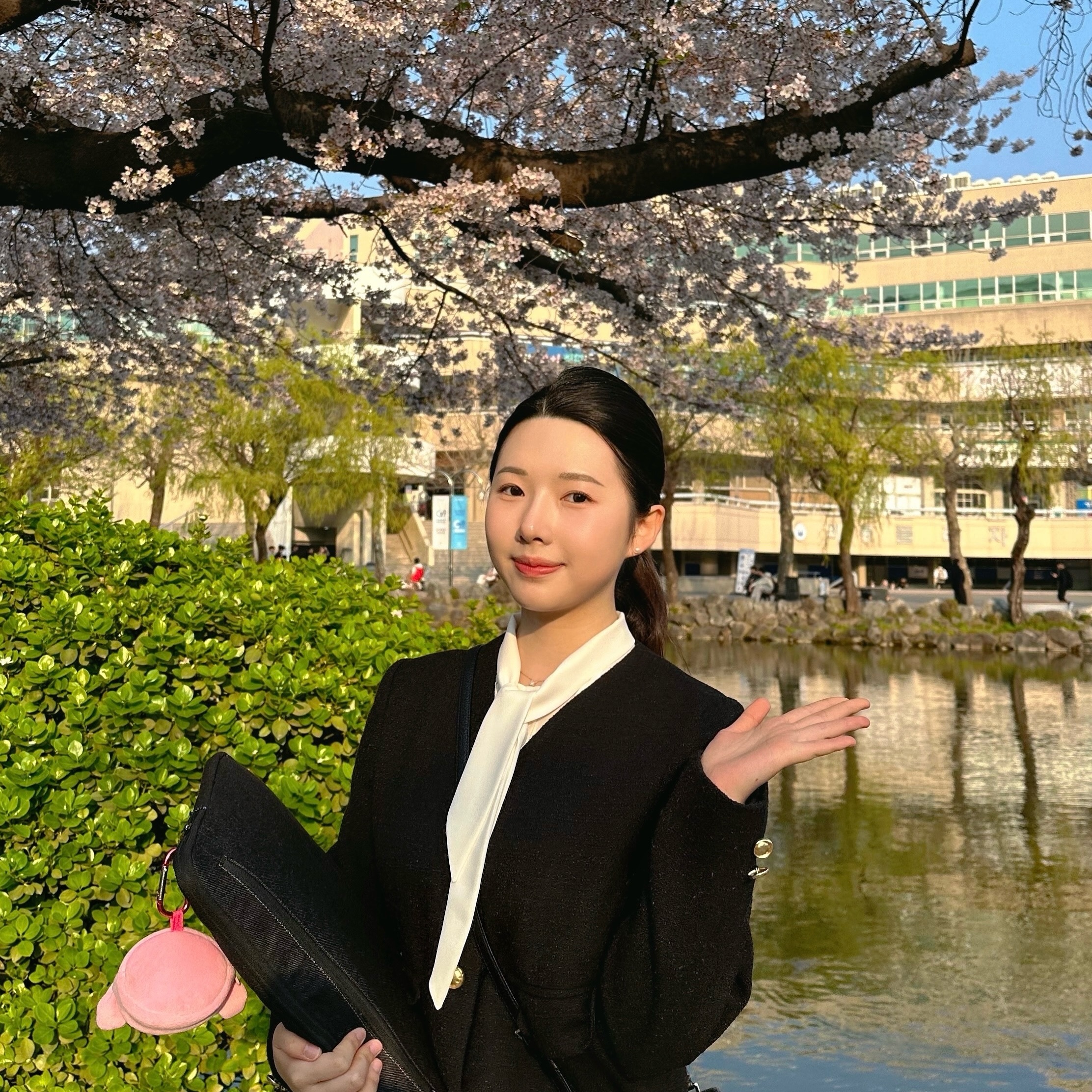 💁🏻‍♀️🌸🖤
